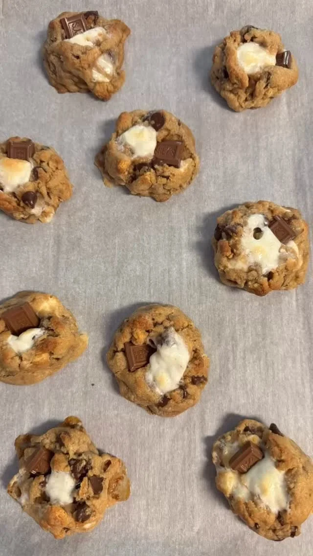 It has been a busy couple of days at the Bakehouse. Right now I am making cookies for a pre-order for one of my regular customers. I haven’t made this specific cookie in such a long time. Don’t they look mouthwatering? 🤤
#SmallBusiness
