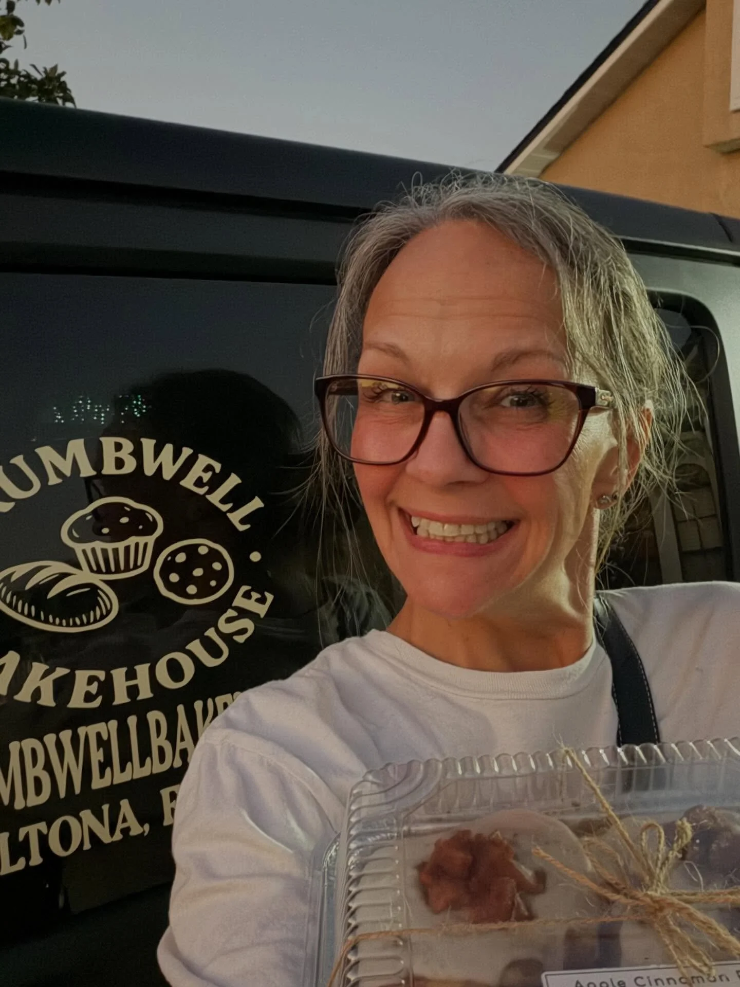 Some nights ya just need a cinnamon roll delivery! 😋

#SmallBusiness #cottagebakery #sourdough #homebakery #gourmetcookies #homebaker #guthealth #sweetbread #farmersmarket #scones #applebutter #womanownedbusiness #englishmuffins #sweettreat #cinnamo