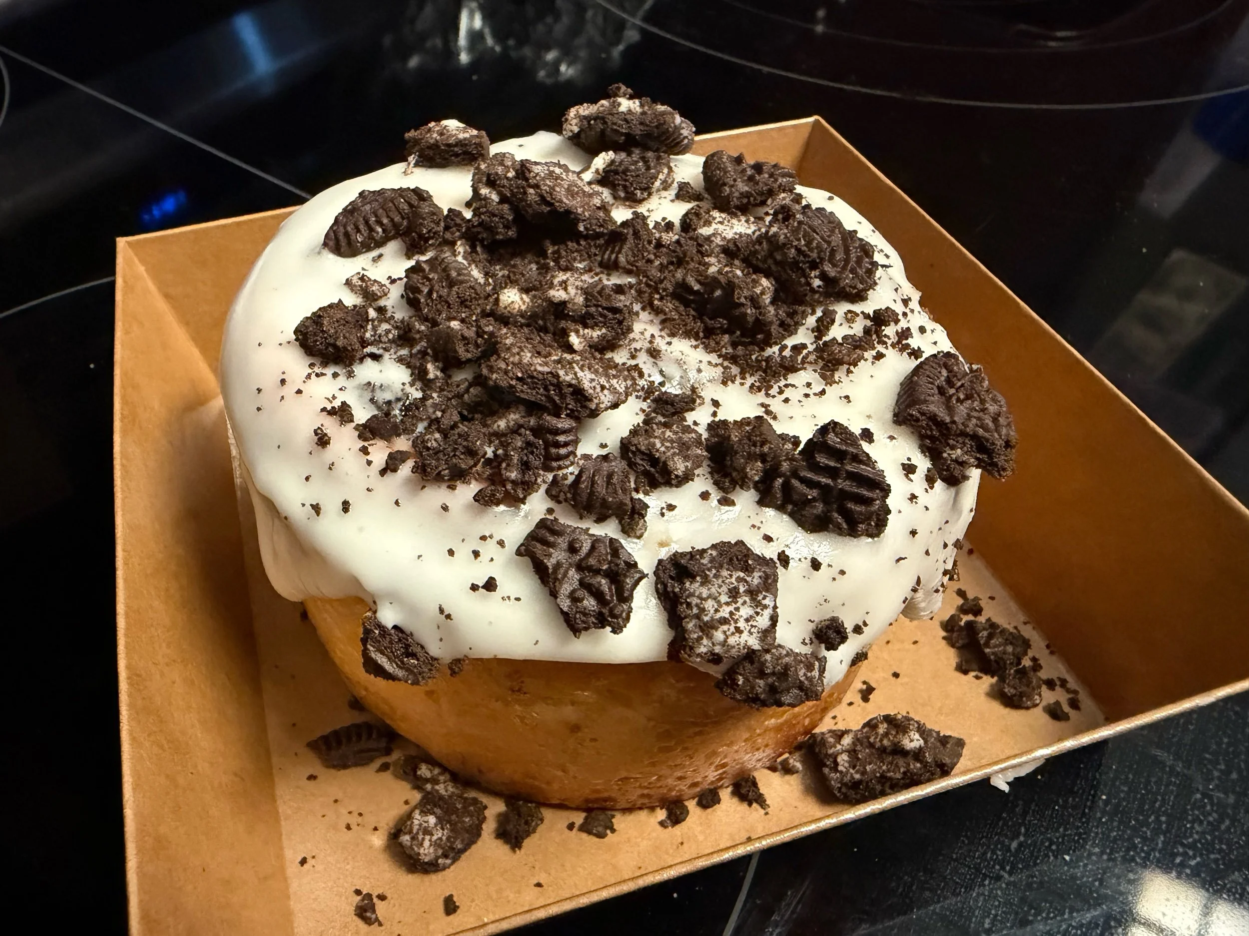 Cinnamon Roll - Cookies & Cream