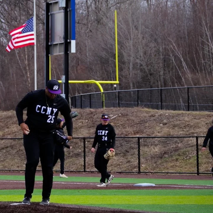 Sunday morning warm ups 🕶️

#gobeavers🟣⚫️ 
#d3baseball