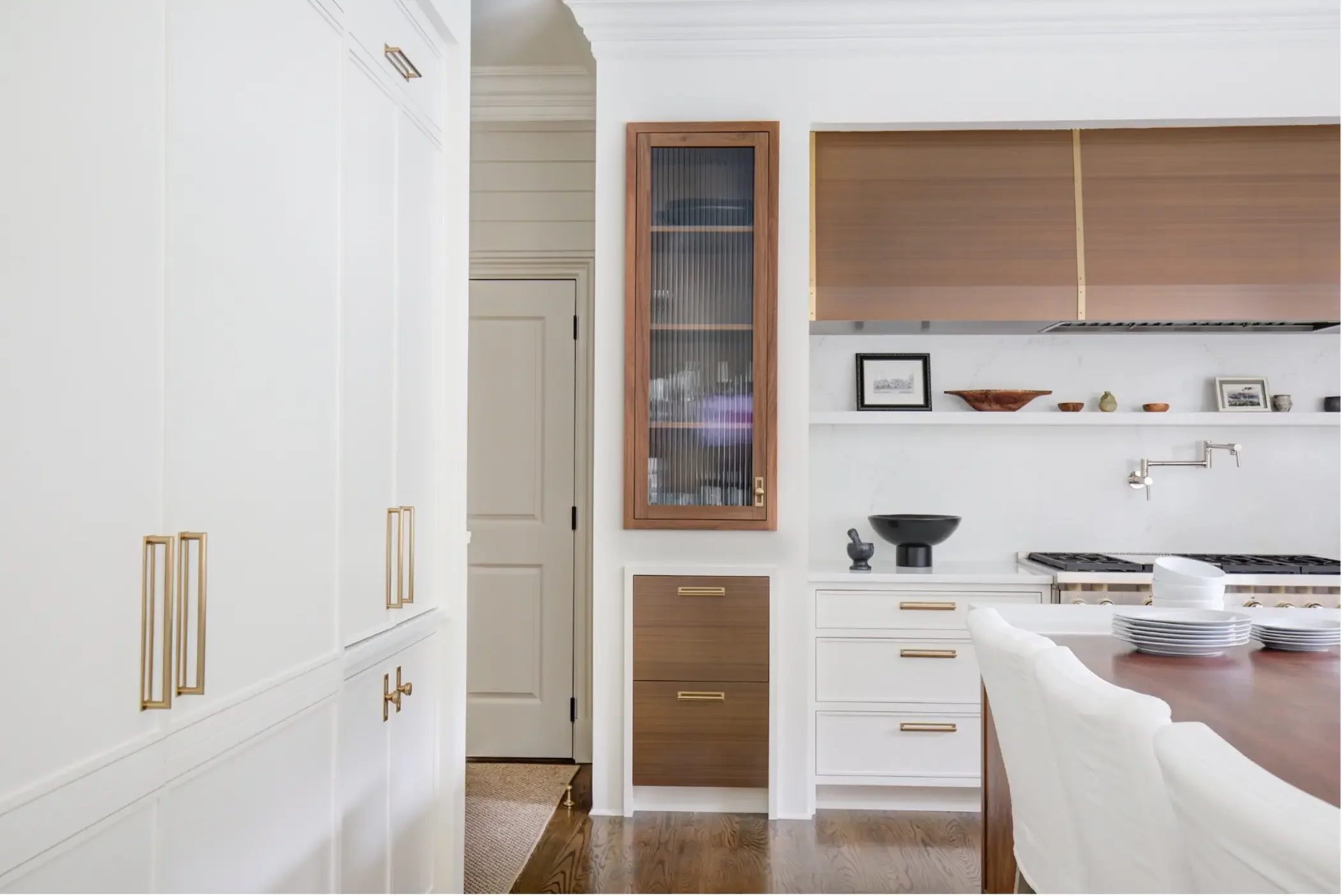 elegant-madison-bronze-glass-walnut.webp