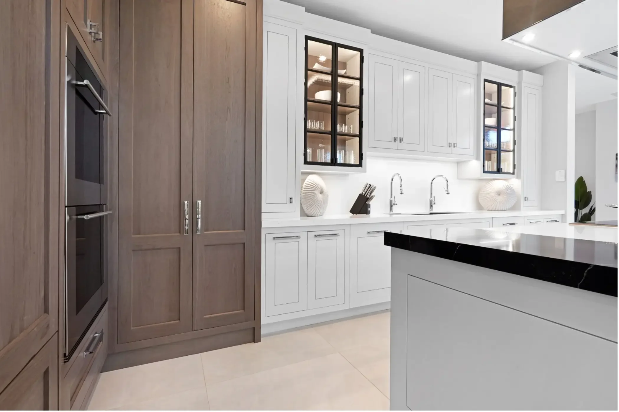 florida-showroom-fossil-walnut-kitchen.webp