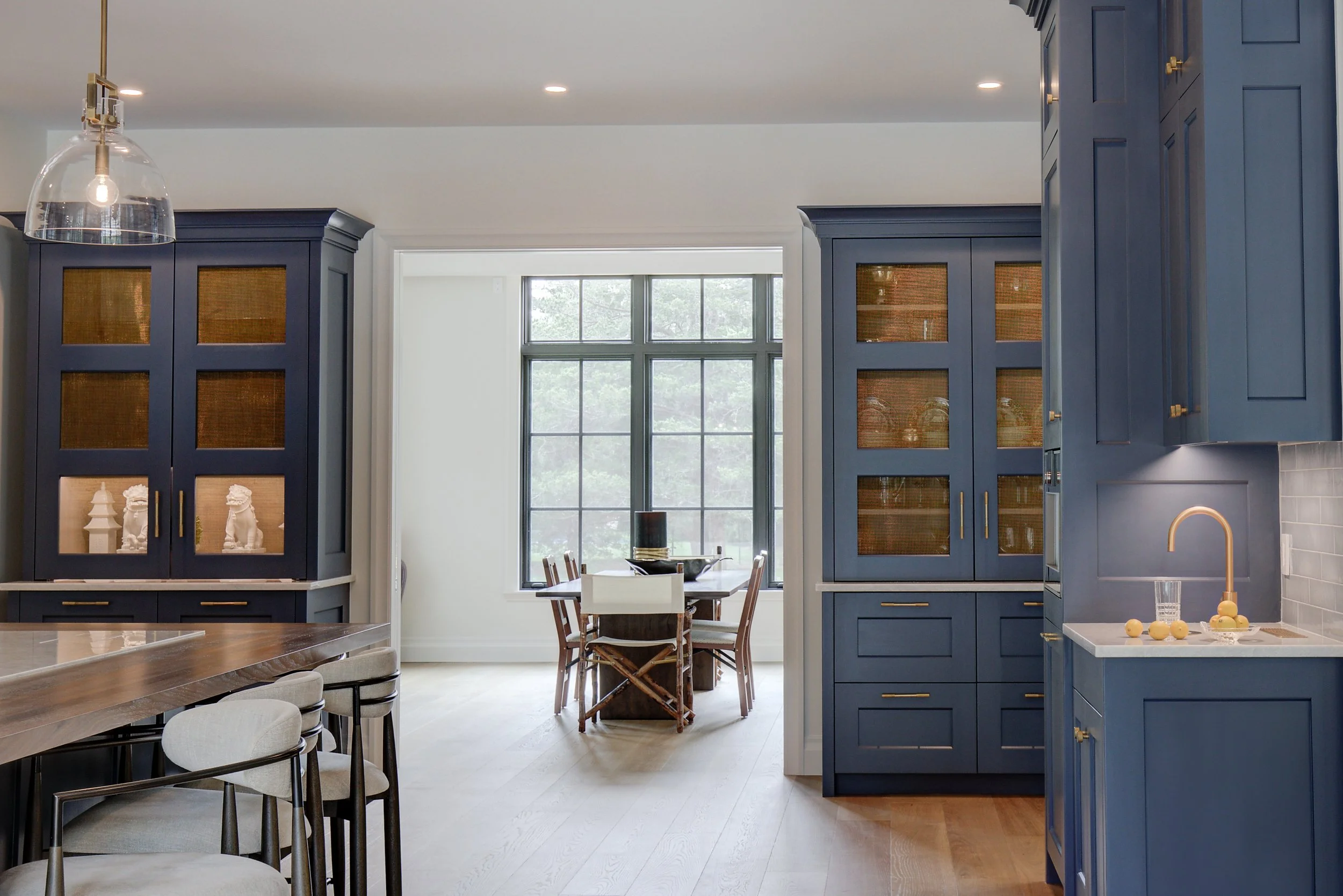 stratton-collection-kitchen-cabinetry-new-york-brass-accents.jpg