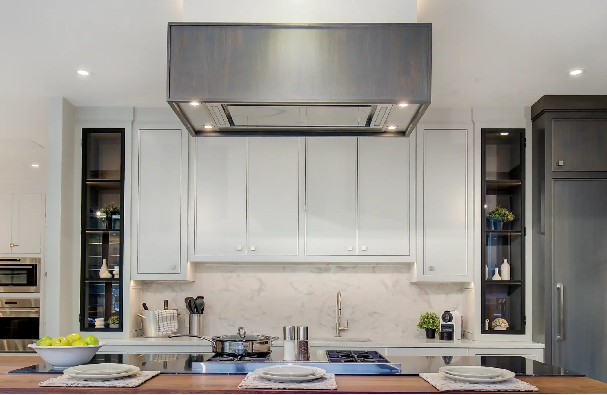 nyc-showroom-madison-kitchen-hood.webp