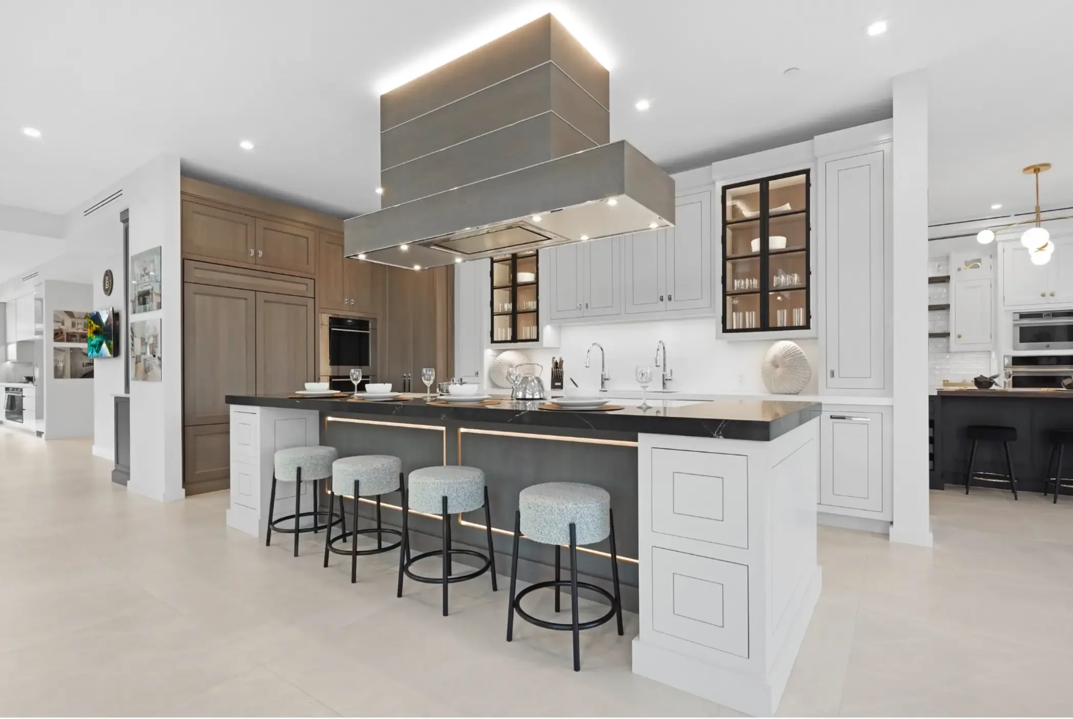 palm-beach-revelane-kitchen-island.webp