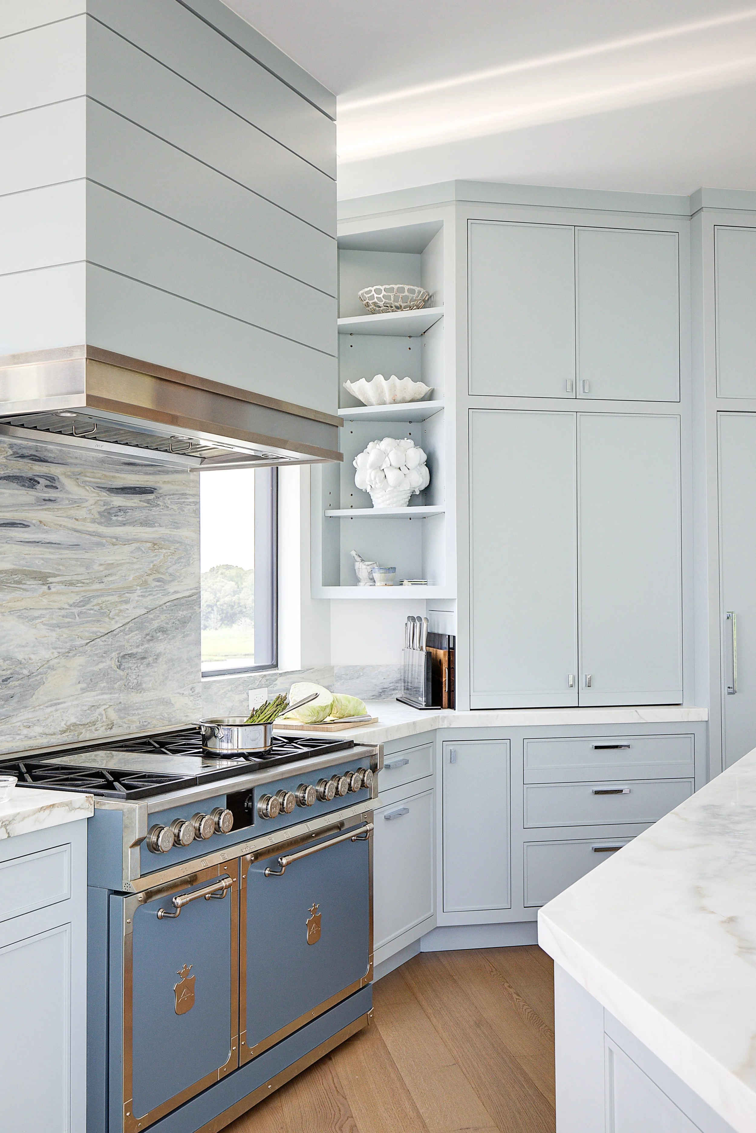 Shoreline Showpiece Hamptons Madison Kitchen Cabinetry Range Hood.jpg