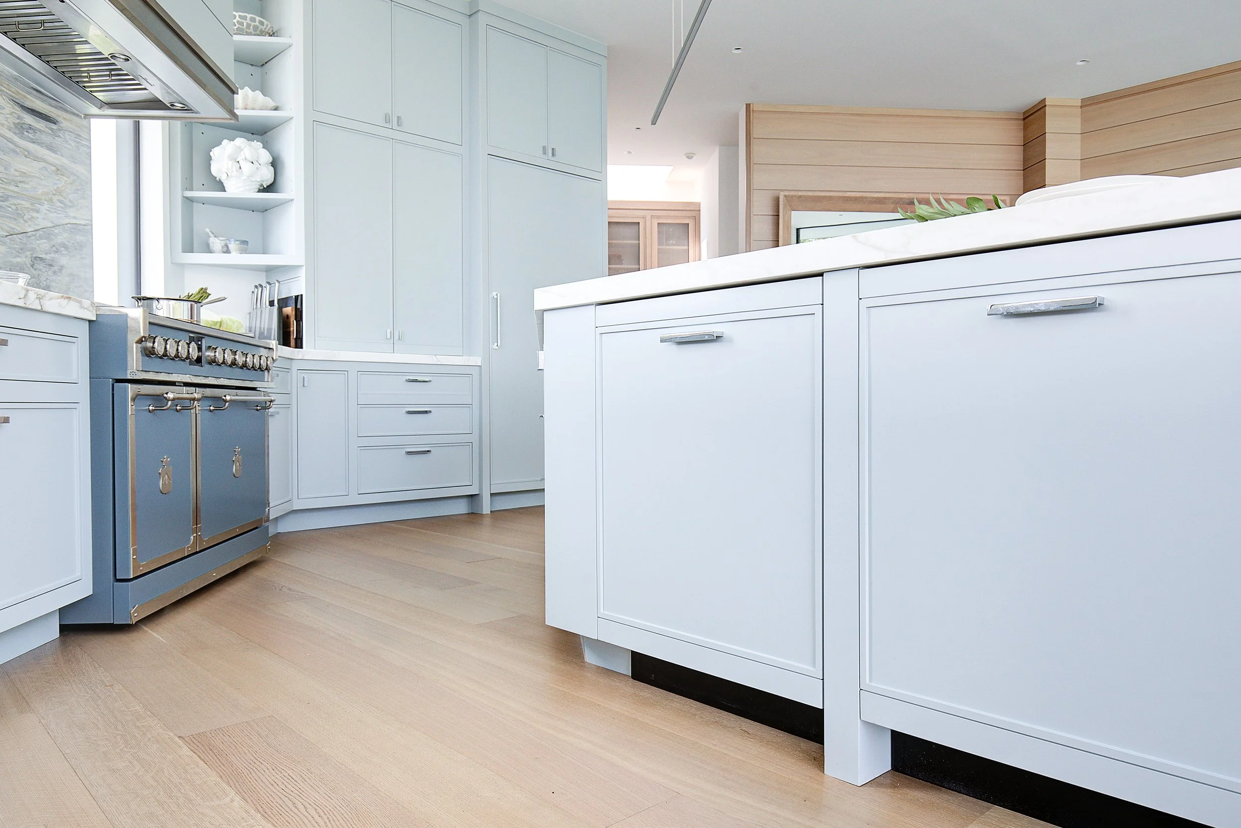 Shoreline Showpiece Hamptons Madison Kitchen Cabinetry Island.jpg