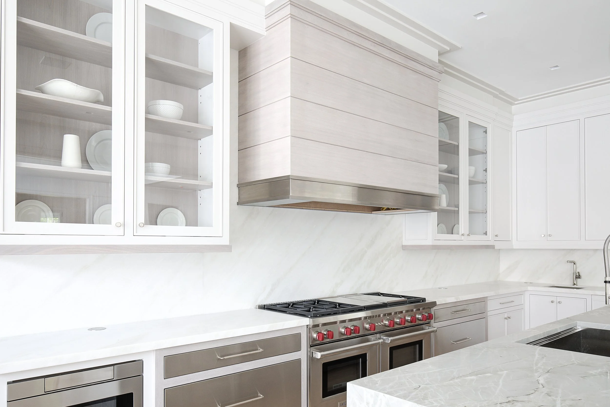 Clean Serene Hamptons Madison Kitchen Cabinetry Range Hood.jpg