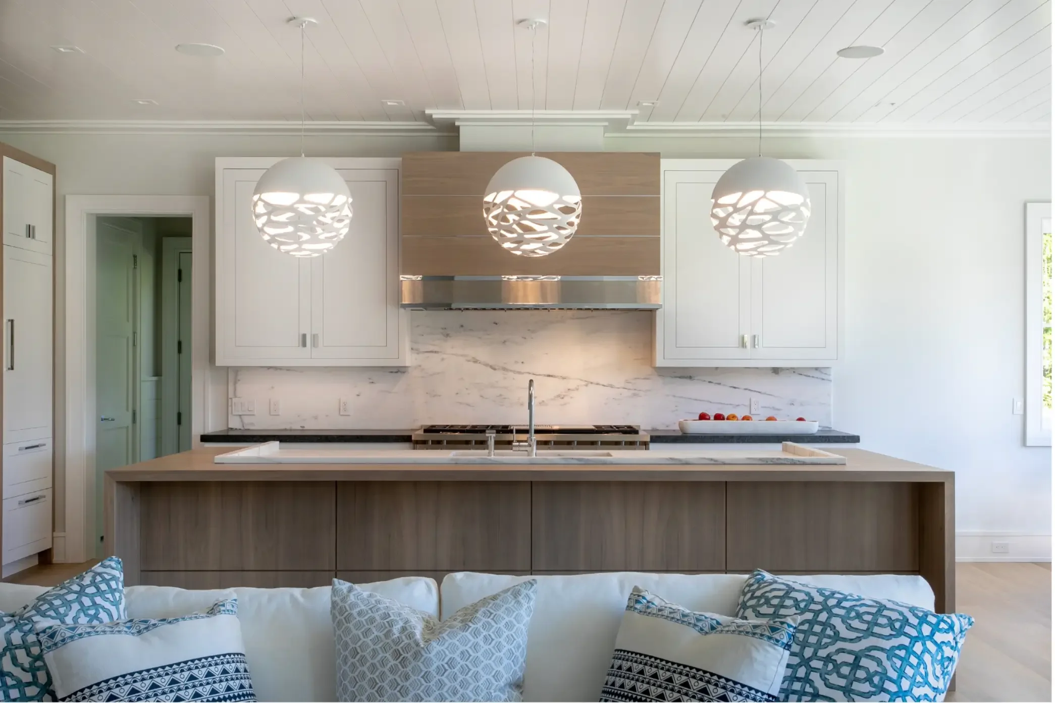 pearl-walnut-stainless-range-hood.webp