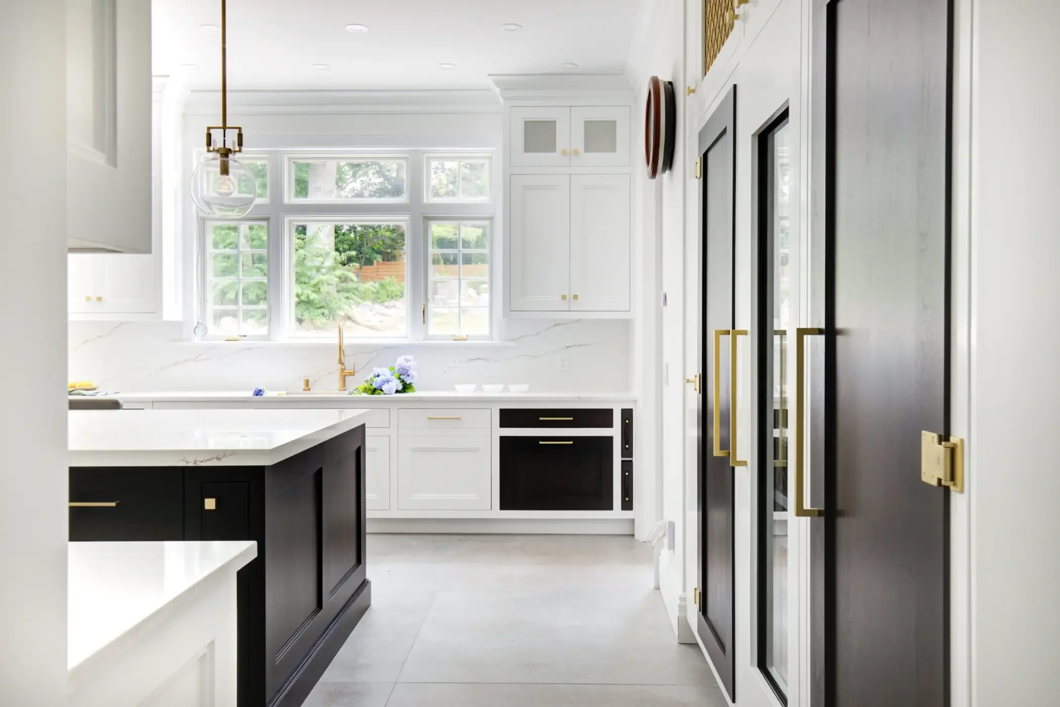 transitional-white-truffle-brass-kitchen.webp