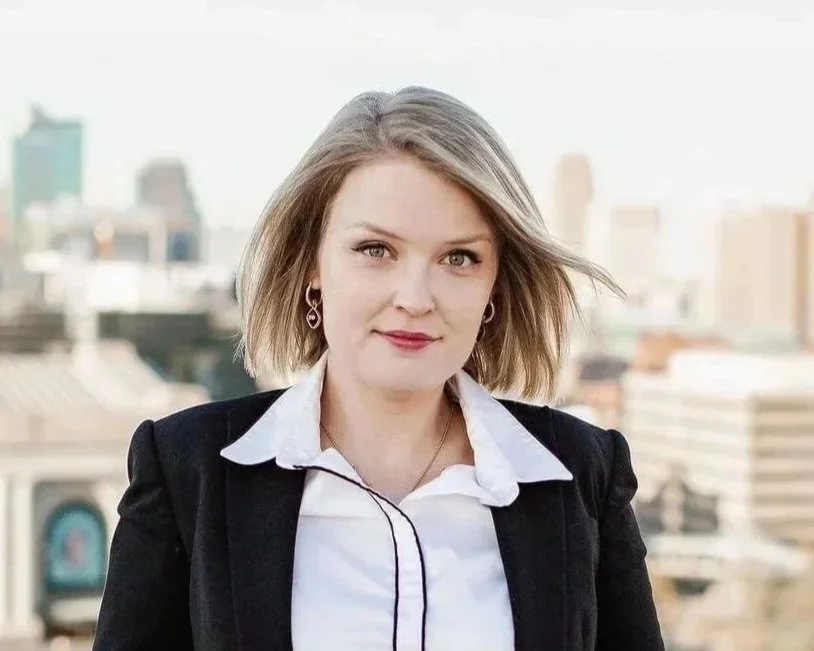Sydney Parriott combines the science of speech-language pathology, the strategy of business communication, and the performance discipline of competitive speech and debate to help professionals speak with confidence, clarity, and influence.