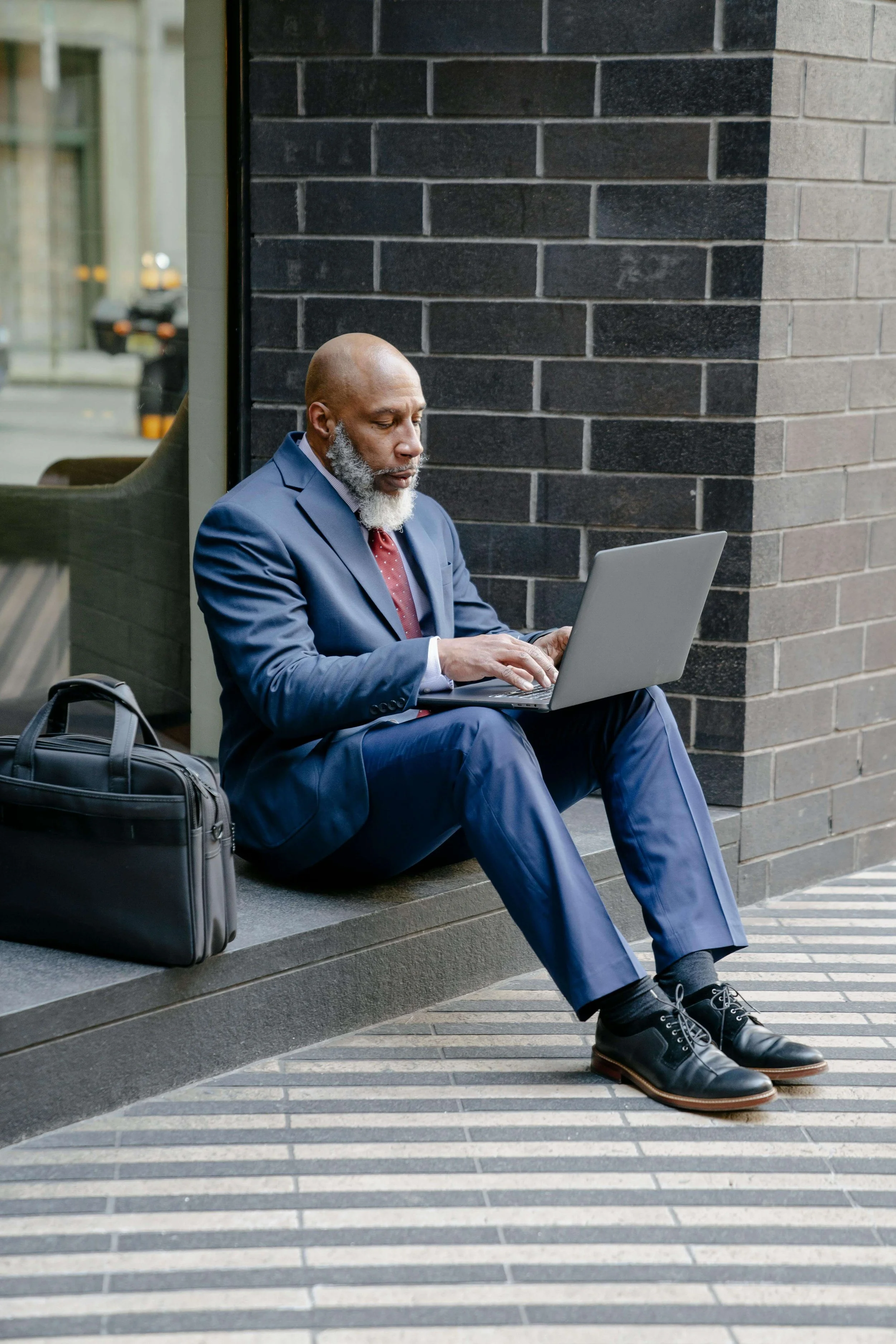 Executive sitting at his computer participating in a professional communication coaching course to improve workplace speaking skills.