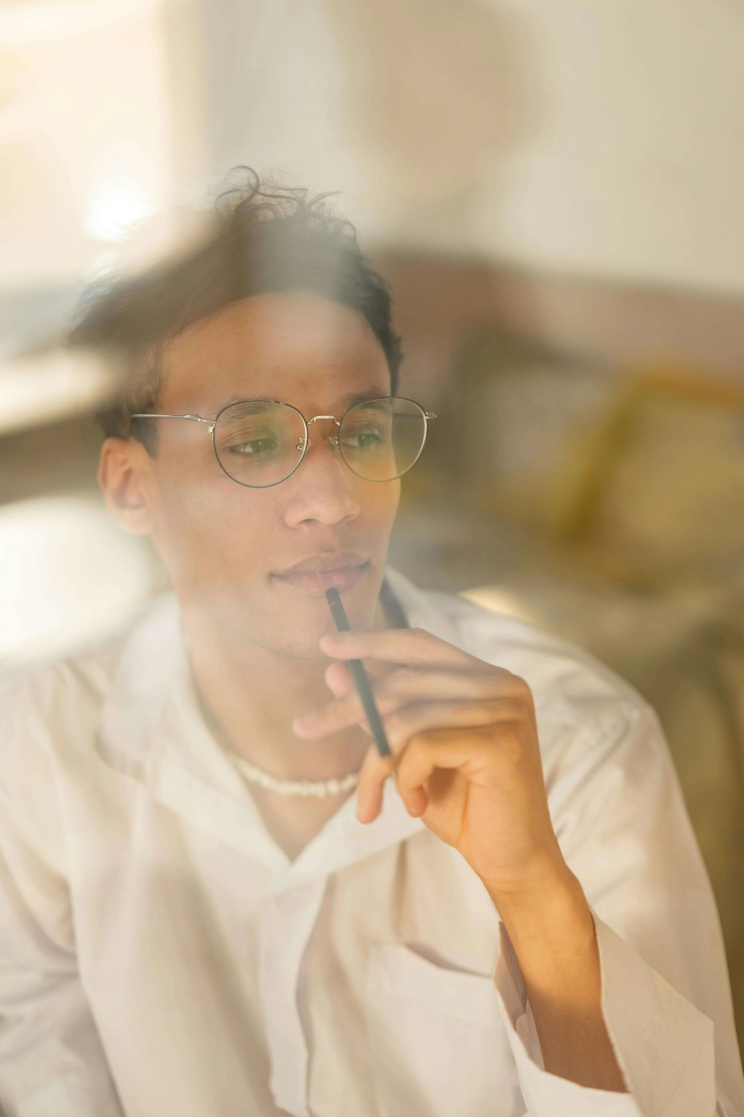 Man with a thoughtful expression, illustrating reflection after speech coaching and communication analysis focused on improving articulation and clarity.