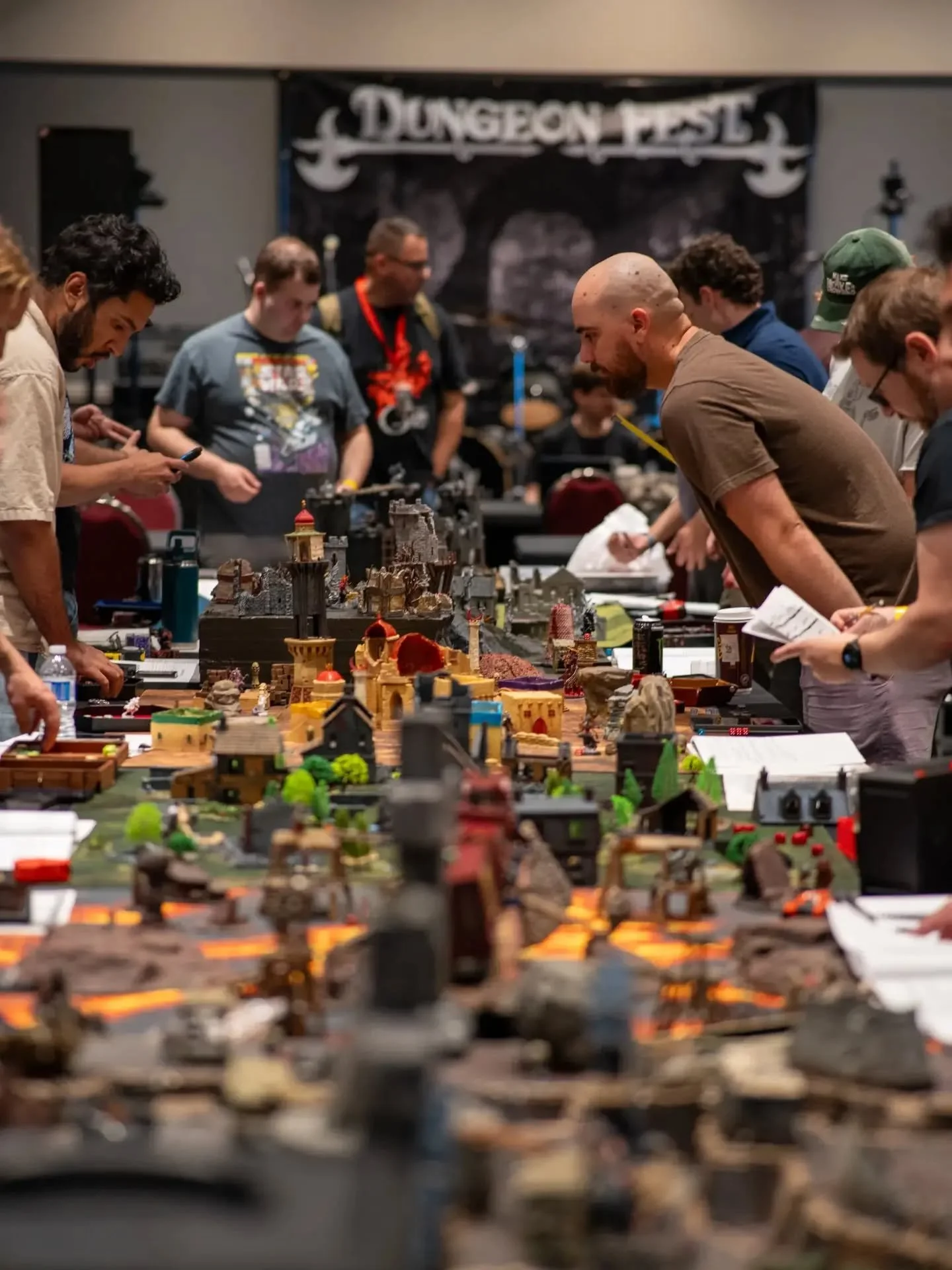 Some fantastic shots of Saturday's Trench Crusade event by @big.atlas.media of @shortwavemp4 ! The biggest TC event in Canada kicked off with complex scenarios and an extremely excited group to colour a Decisive Battle in the global campaign!

#DFyyc