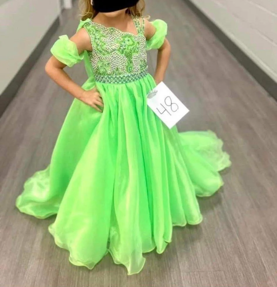 limelight beauty 1.jpg