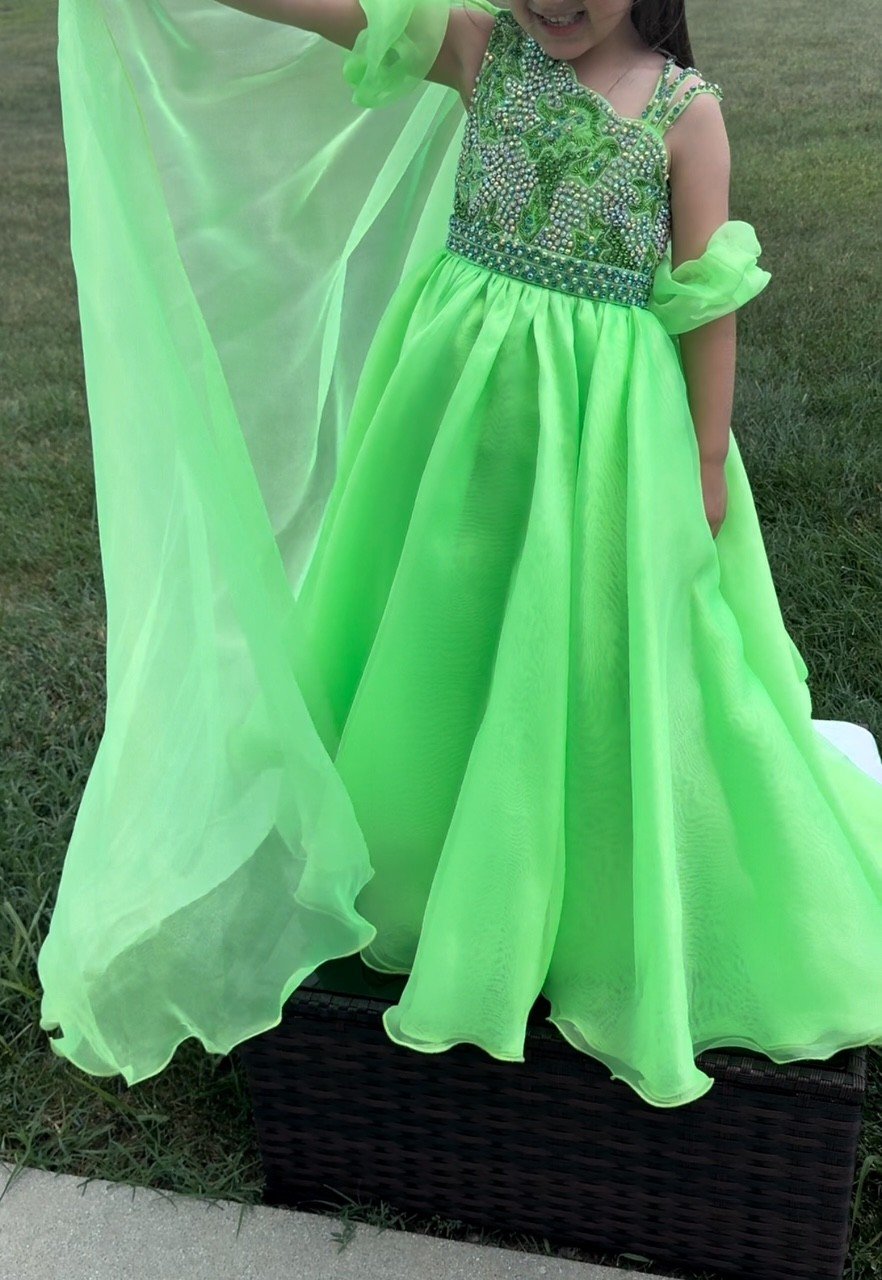 Limelight Beauty (Little girls size 3)