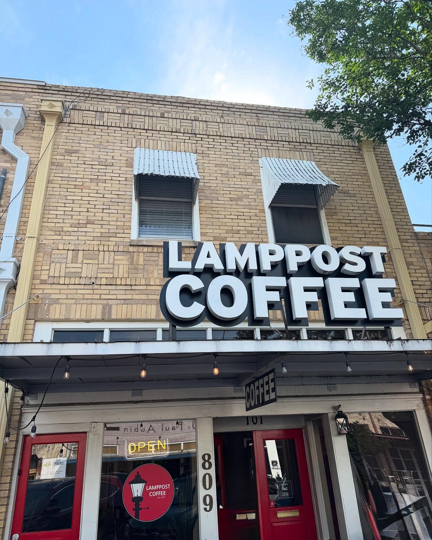 Pictured: A delightful Georgetown jaunt to snag delicious coffee &amp; present about adolescent eating disorder treatment with @empathy_nutrition_therapy ☀️ ☕️ 📚