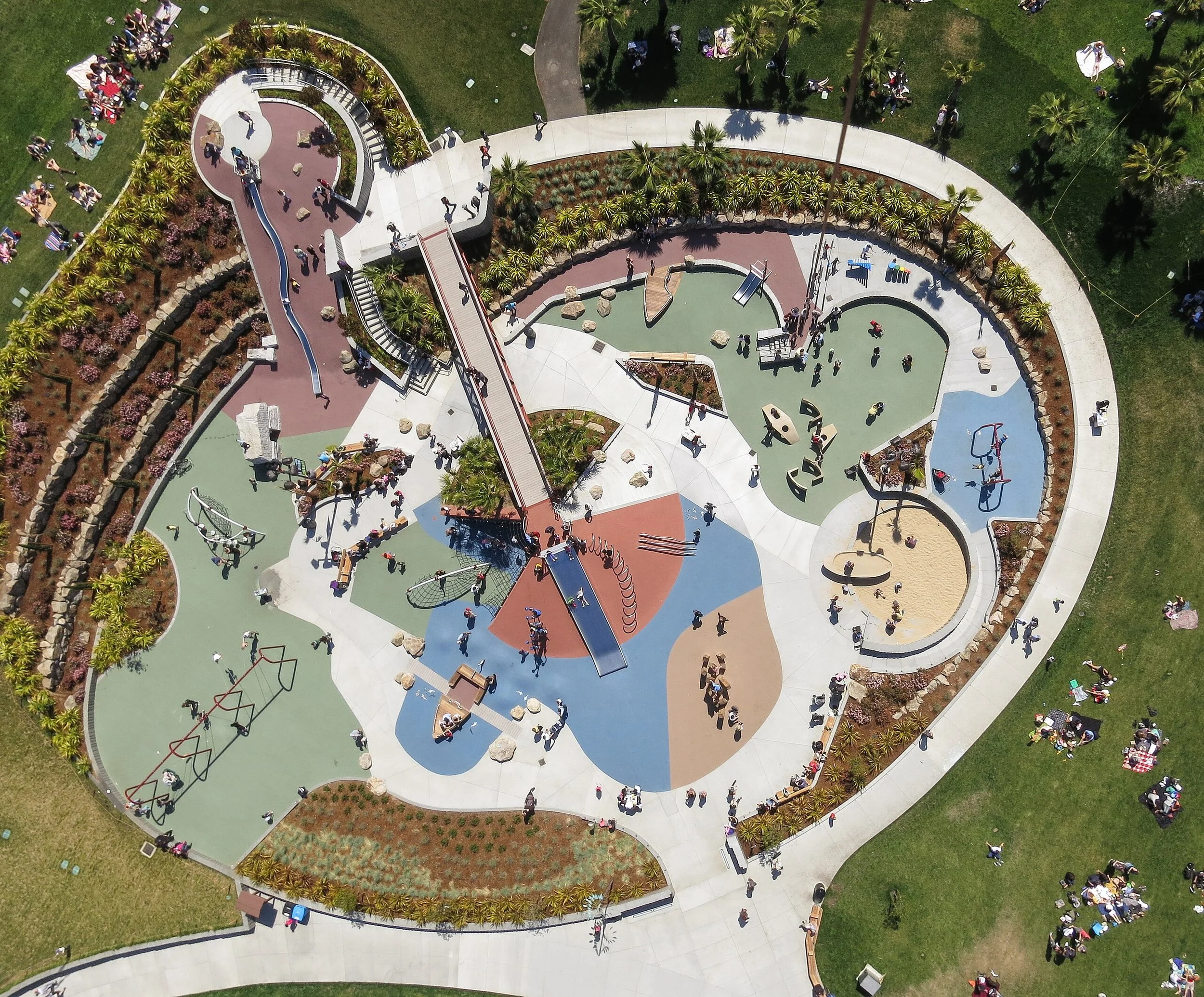 Aerial_view_of_Dolores_Park_playground,_SF_(2012).jpg