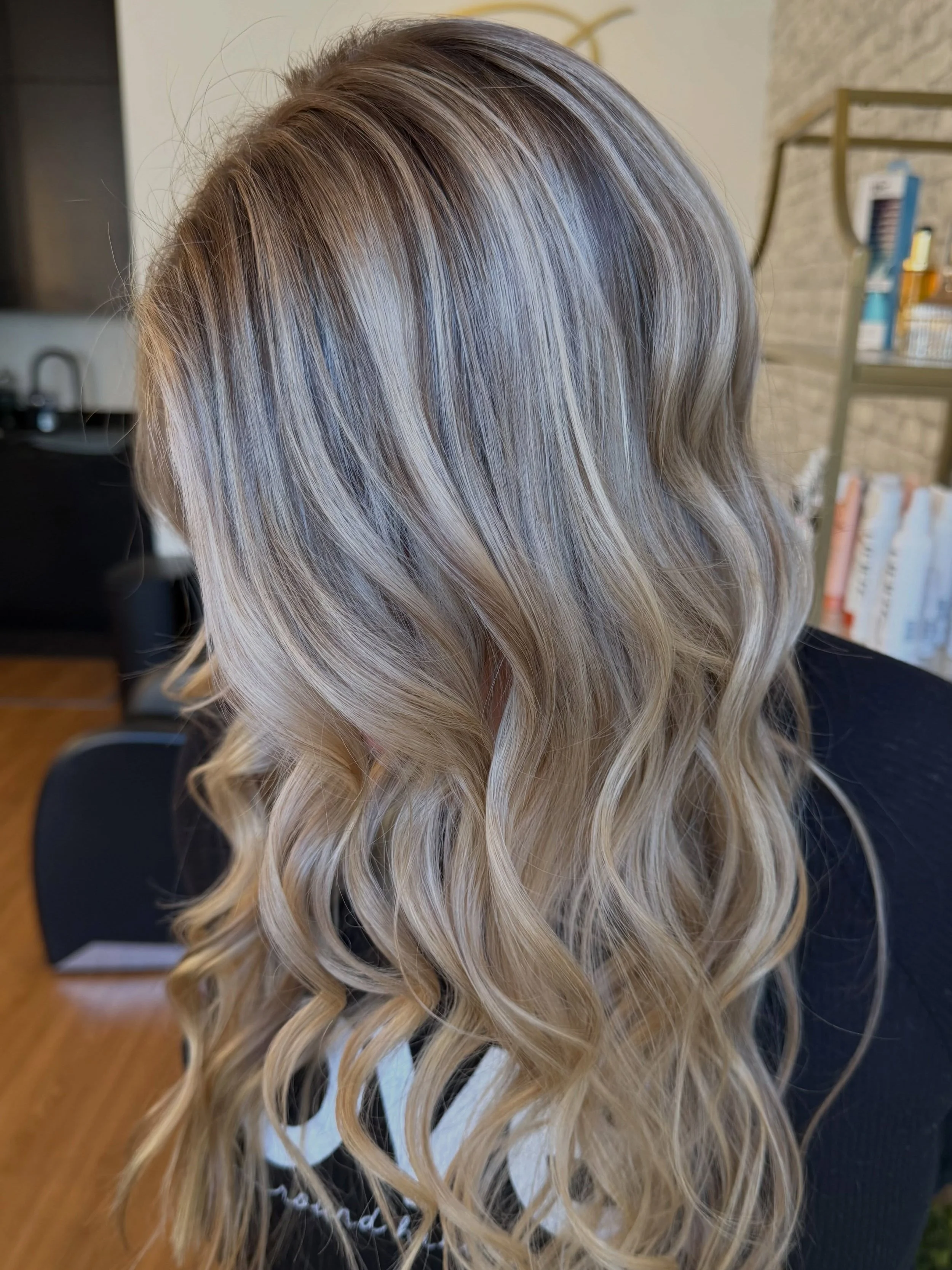 Bringing the brightness back 🍦(Swipe for the B&amp;A) For this look, we focused on adding striking dimension with bright, creamy blonde pieces, melting seamlessly into a soft shadow root. The result is a high-contrast pop with a beautifully low-main