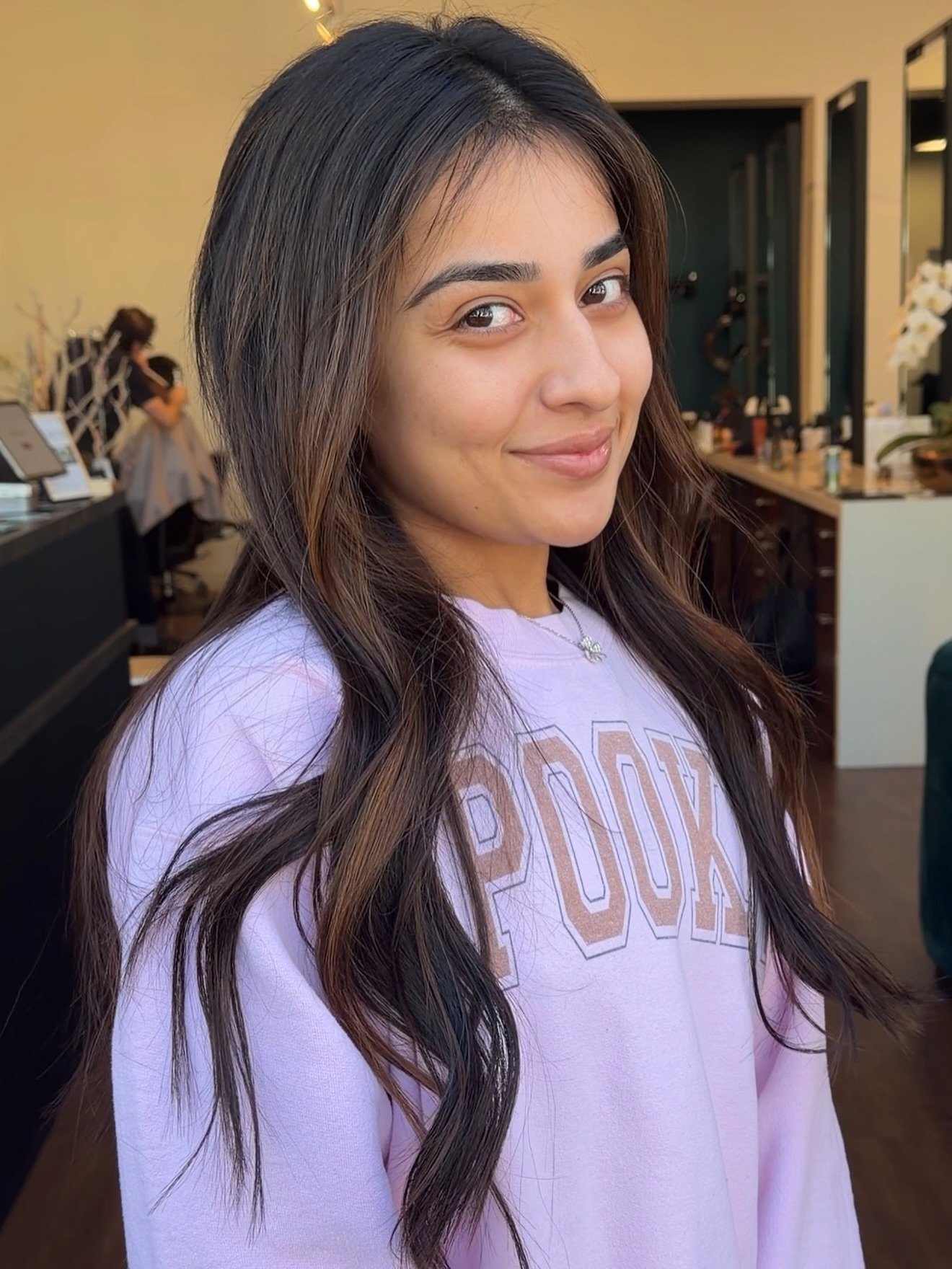 2 packs of hair. That&rsquo;s all it took to completely transform how she feels about her hair. 💛
 
Swipe to see the full before and after, and pay attention to how natural the blend looks. This is what happens when the color match and placement are