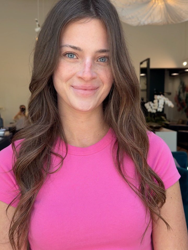 Can you tell where her real hair ends?

This is what happens when extensions are matched to your hair instead of just added to it. The color, the density, the placement. Every detail customized to you specifically.

Swipe to see the before.