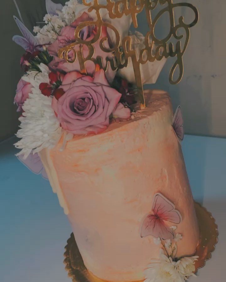 Custom 6” Flower Cake ๐