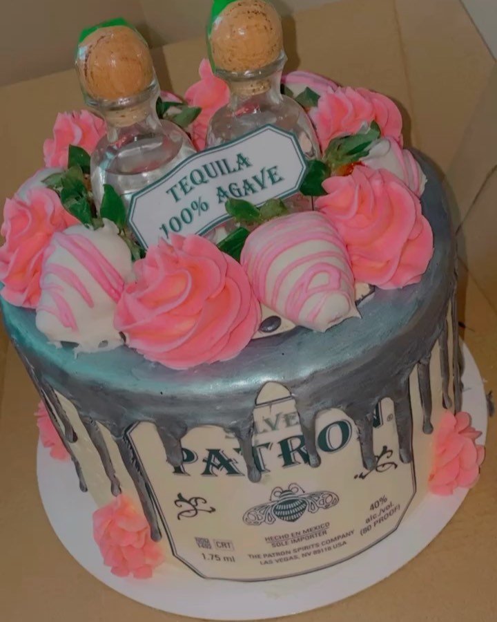 My clients love some Patron ๐พ
Yellow Cake w| Strawberry Sauce.... covered with Vanilla Buttercream โจ
SIDE NOTE: Labels are by request! Must request when inquiring.
#liquorcakes #patron #patroncake #bmorecakes #baltimore #baltimorebaker #vanilla