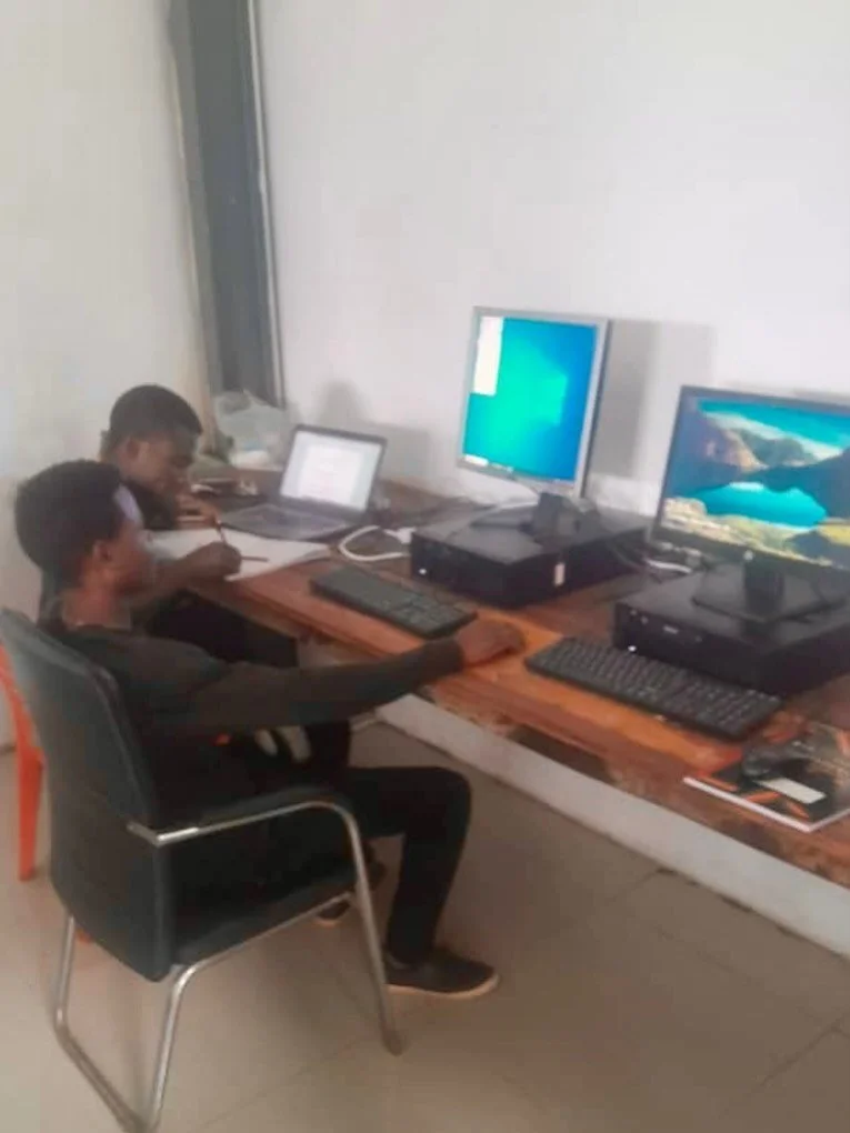 A huge thank you to our amazing donor WCE inc! 🧡

Through their support we were able to open a computer lab in Kawambwa, Luapula with 6 desktop computers and 2 laptops. This will give students the tools they need for our remote learning initiative a