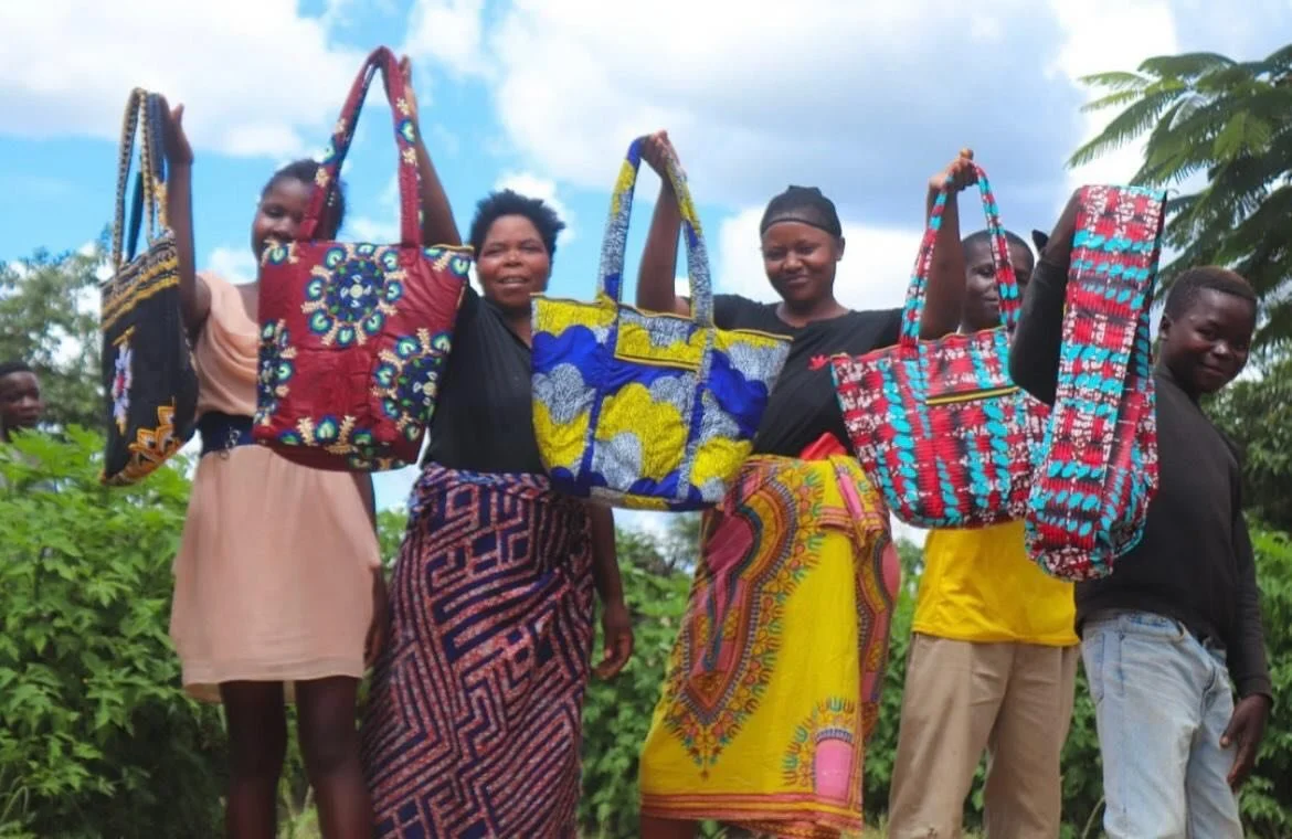 This holiday season, give to get! 

When you donate $50 or more to Beyond Borders Education Fund, you will be gifted an Ukupapa bag! 

With nine students currently funded, we offer an opportunity to engage in small scale, high impact giving. 

Ukupap