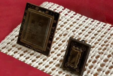 Elizabeth's mourning brooches