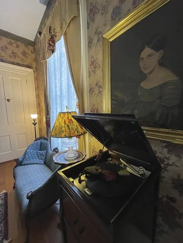 HH Vinyl player.jpg
