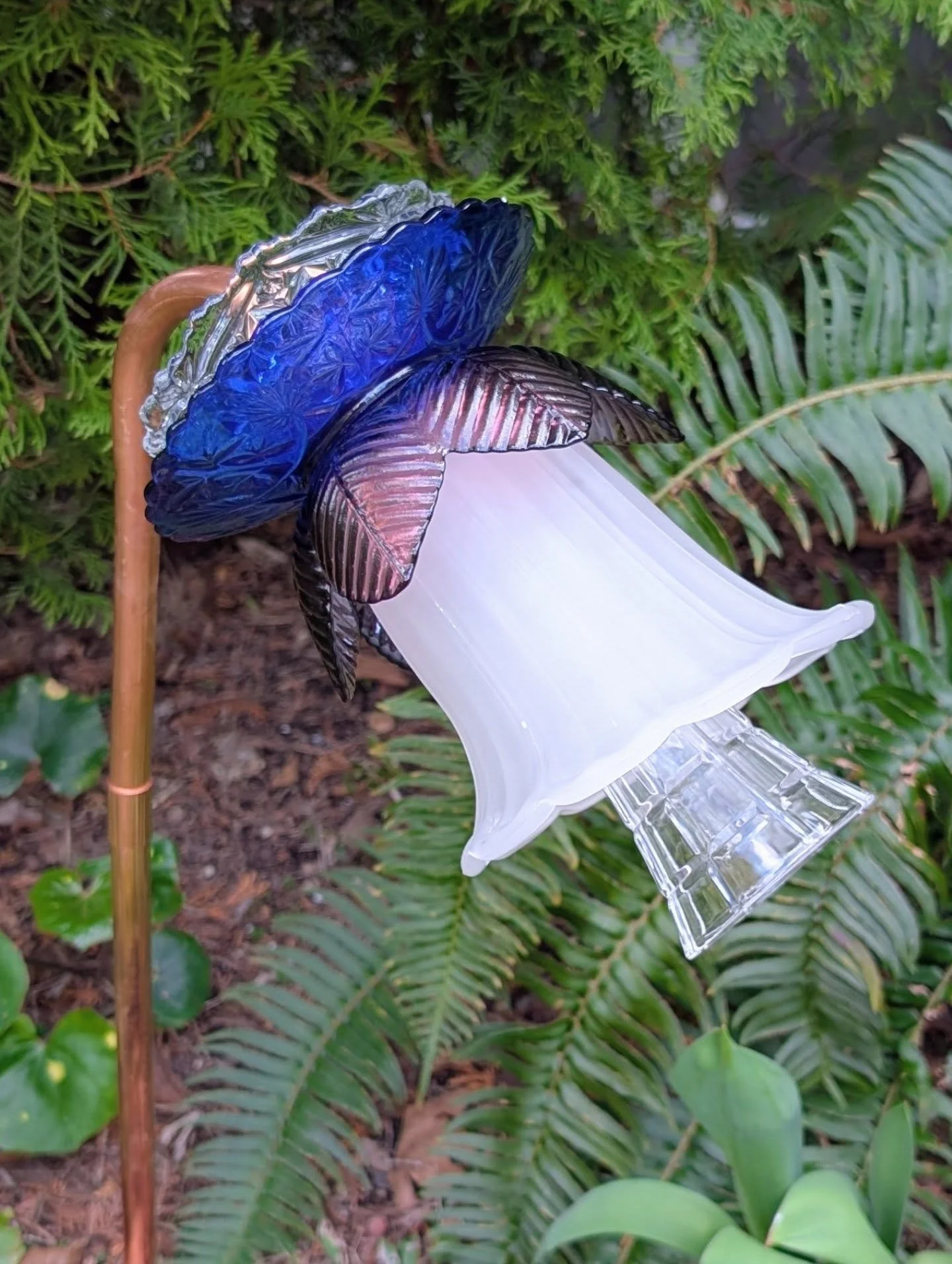 Blooming at Flower to the 2nd Power. 

As always 10% is donated to animal welfare. 

 www.flowertothe2ndpower.com

#gardening #vintageglass #upcycleart #animallovers #glassplateflowers