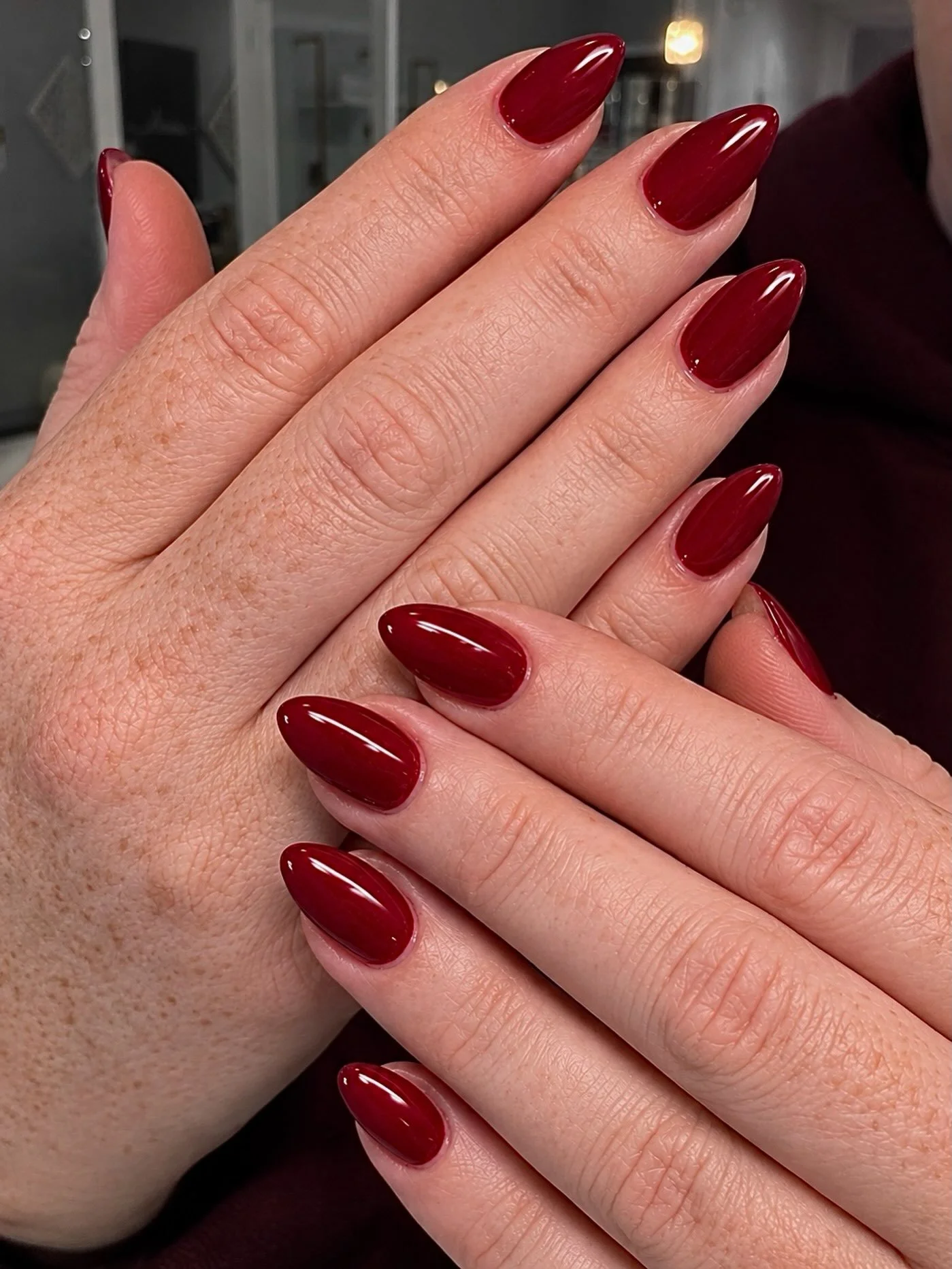 Obsessing over cherry red nails for fall 🍒

CALL 781-224-0800 TEXT 781-462-7444 to schedule your appointment!
