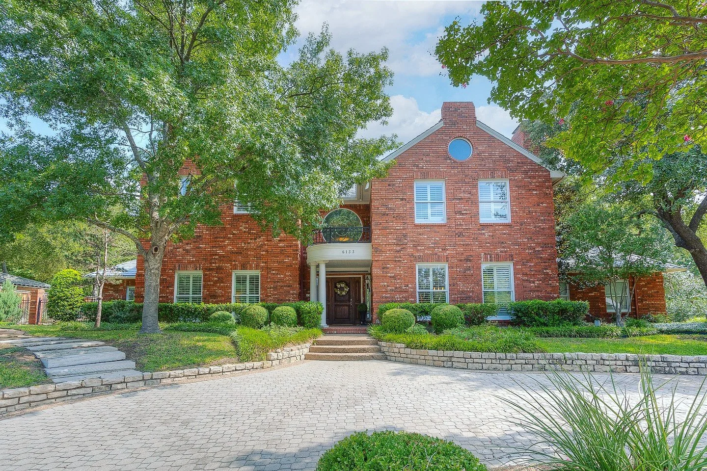 Want it Wednesday 😍😍😍 New Listing in Mira Vista! 6133 Forest Highlands Drive 🏠 Enjoy privacy, comfort and the incredible location of this beauty!