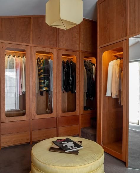 walk-in wardrobe hotel