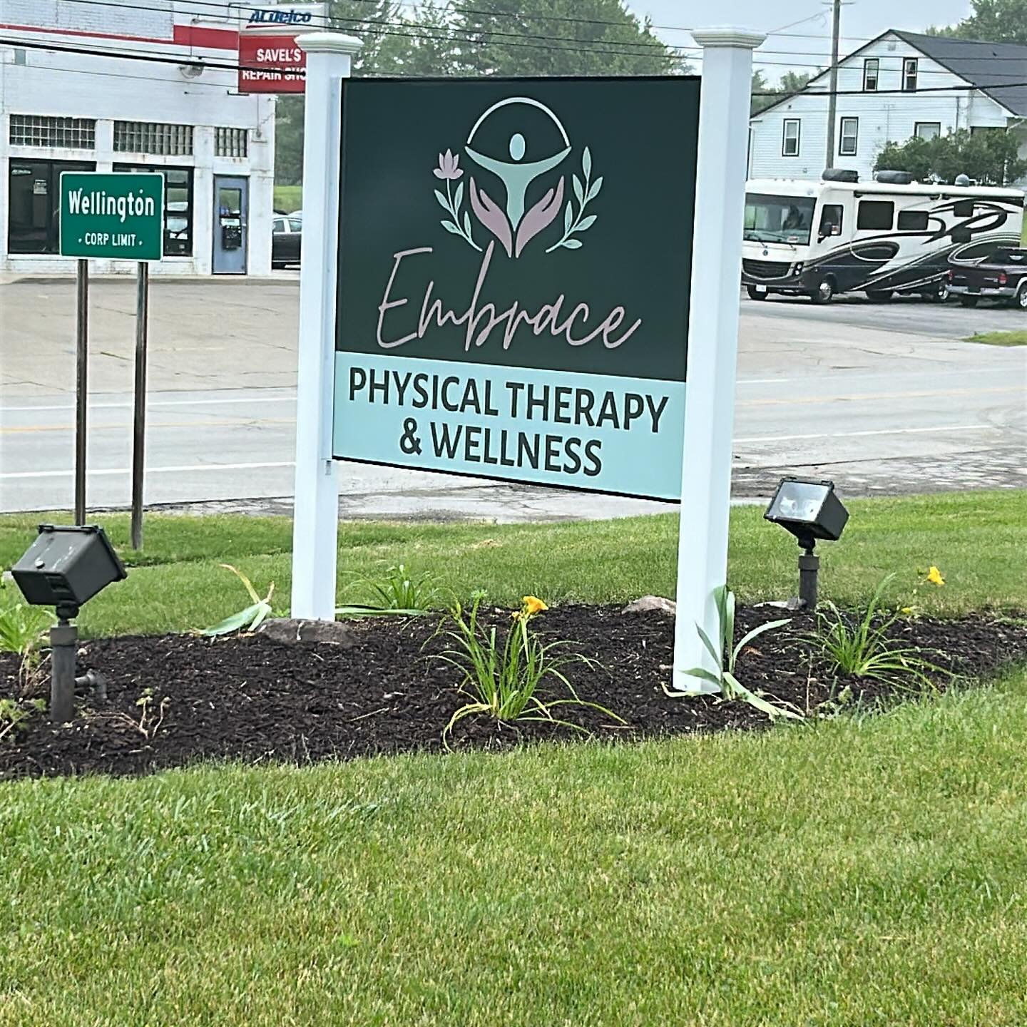 OFFICIAL! Thanks to Carrie at SB Graphix for a beautiful sign! And huge thanks to Steve and Kevin at Forest City Technologies for putting it up in time for the GRAND OPENING today at 3 pm!! Come on out!! 😊🥂#44090 #shopsmall #entrepeneur #localbusin