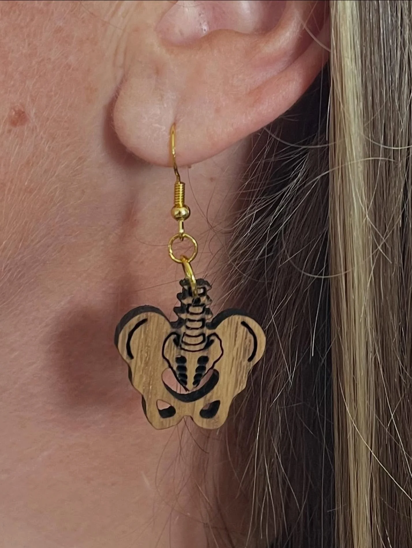 When your twin sister surprises you at work with THE CUTEST earrings for your pelvic health obsessed head!!! 🥰 Thank you @addymae_designs!!! They&rsquo;re beautiful!! ❤️