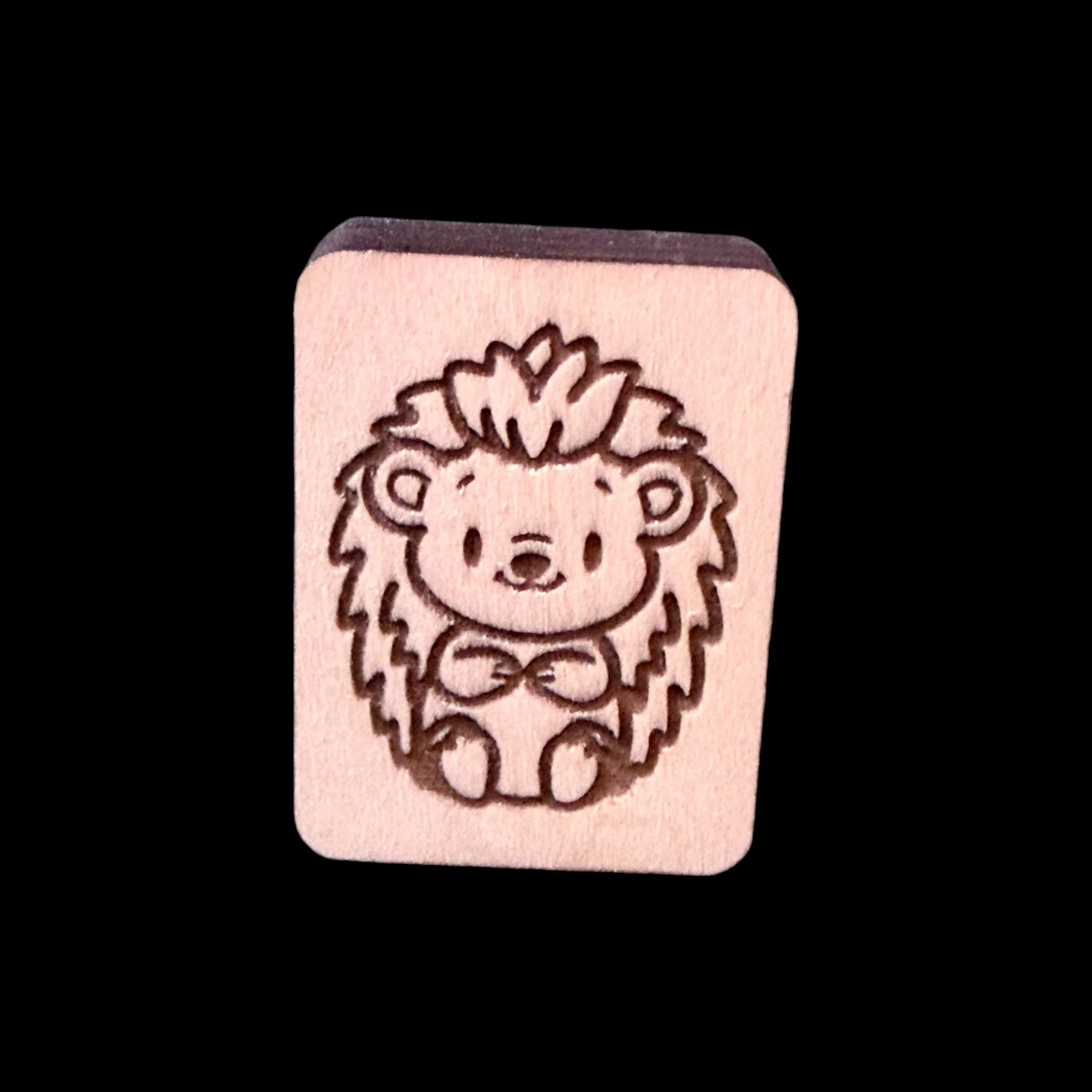 Handmade wooden Mahjong tile engraved with a cute hedgehog wearing a bow tie for Riichi or American sets.