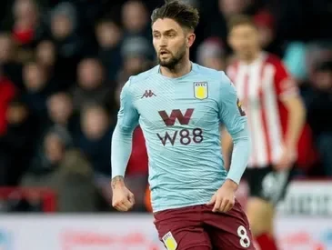 Henri Lansbury playing soccer