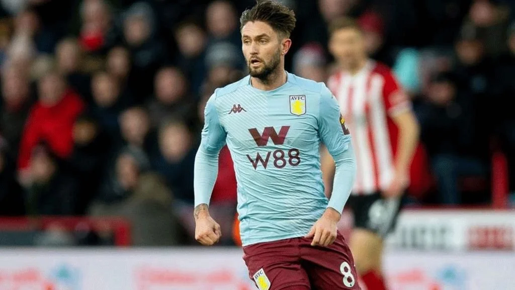 Henri Lansbury playing soccer