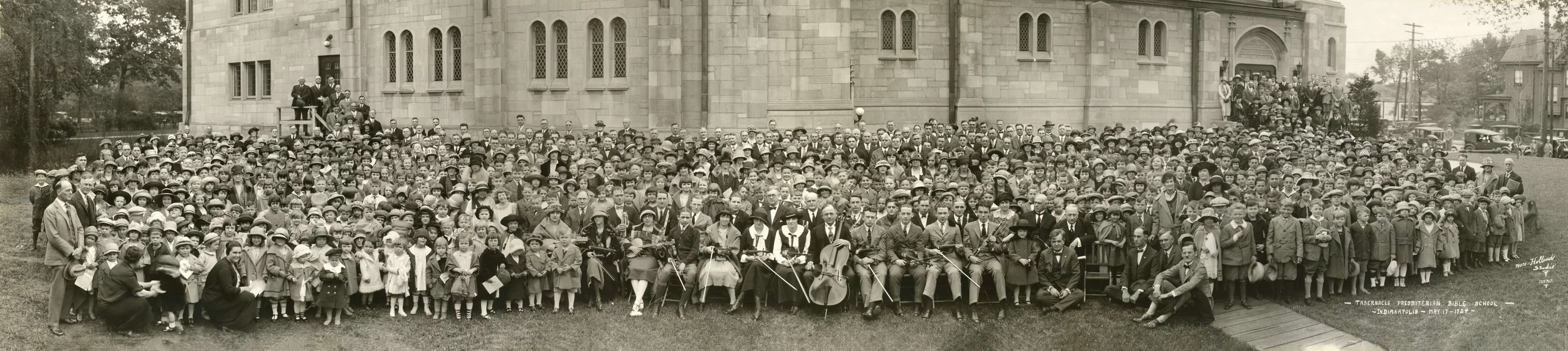 1920s_groupphotoofcongregants.jpg