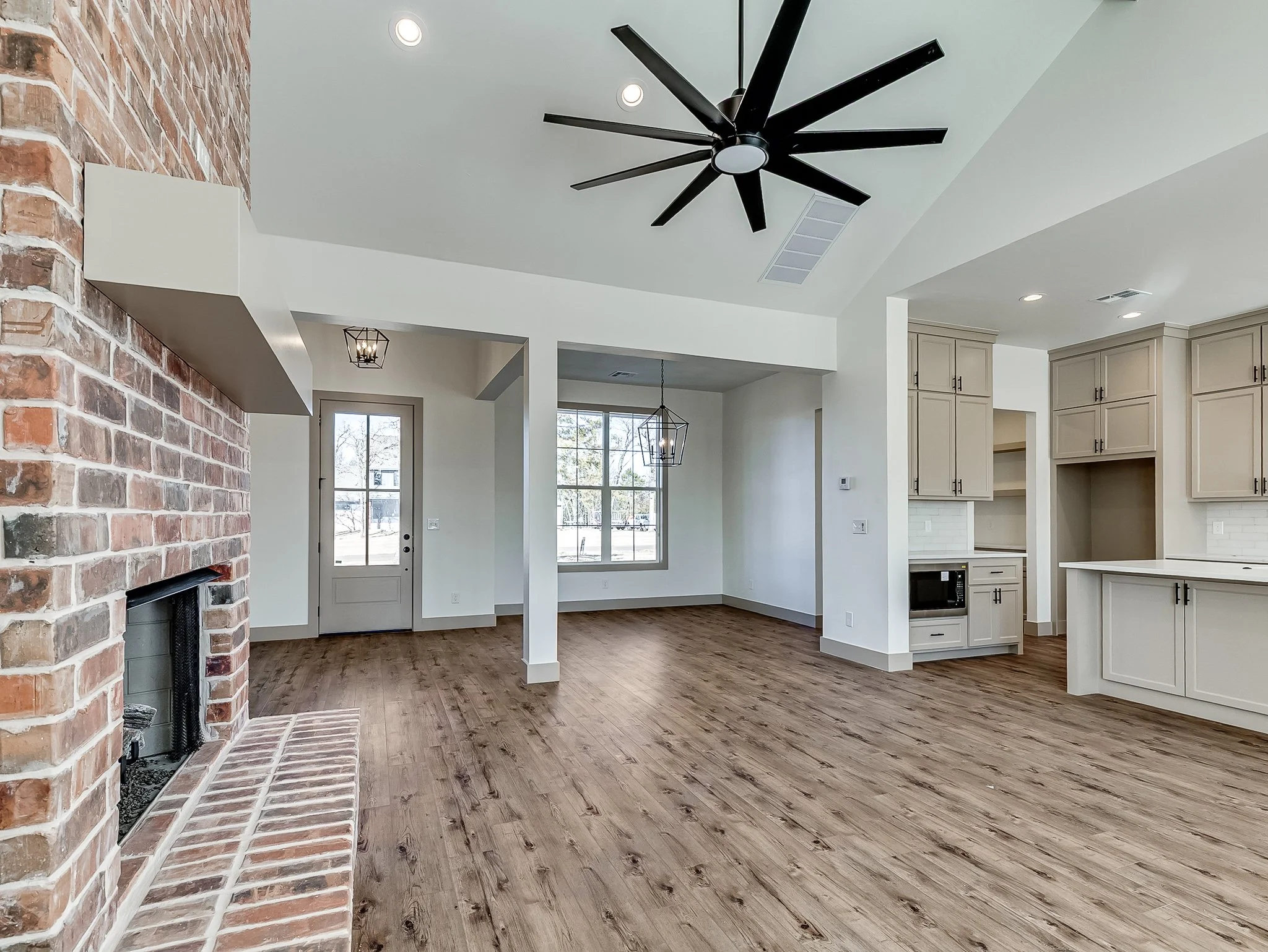 21200 Reserve Circle-16.jpg