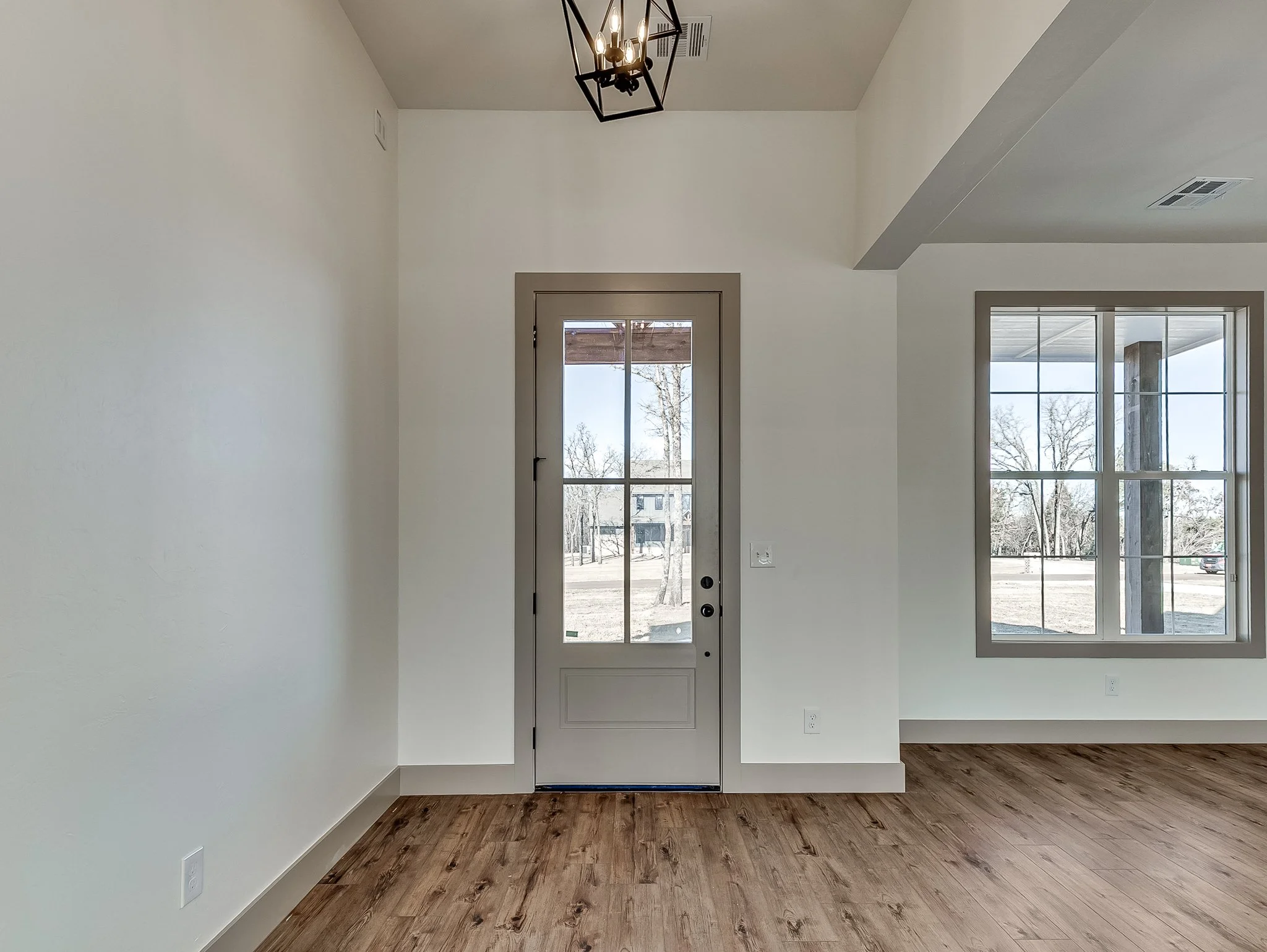 21200 Reserve Circle-10.jpg