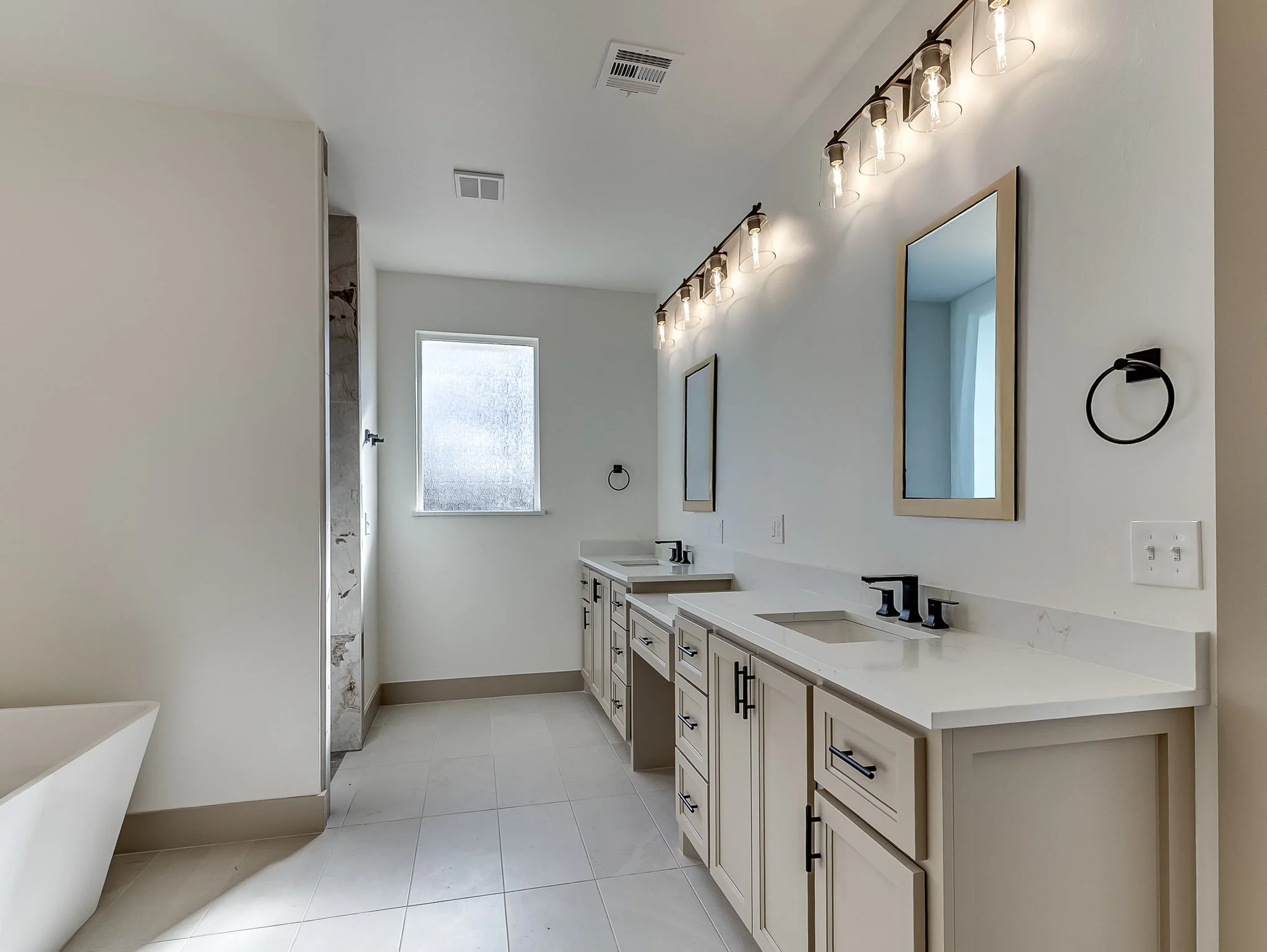 21200 Reserve Circle-36.jpg
