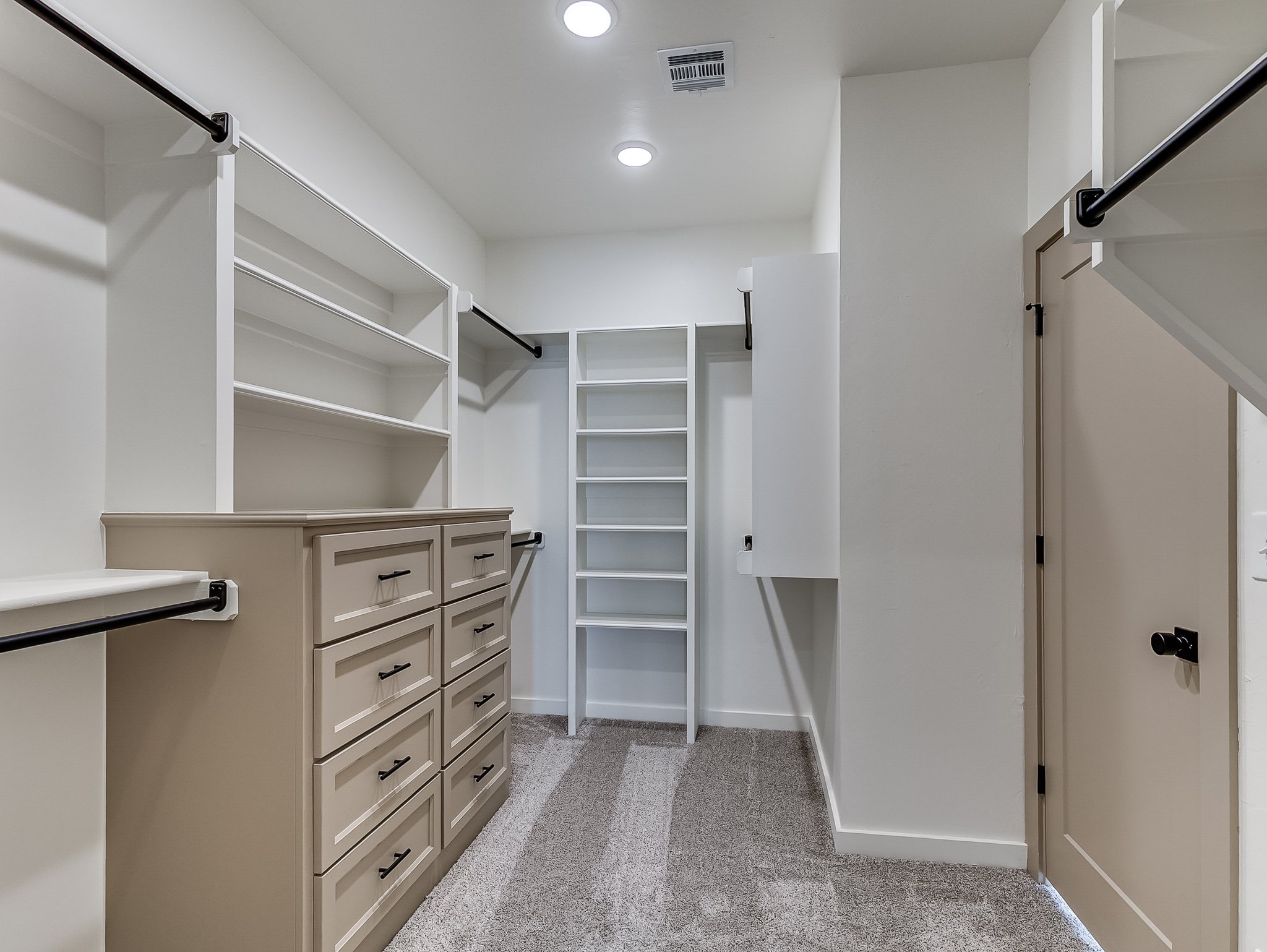 21200 Reserve Circle-39.jpg