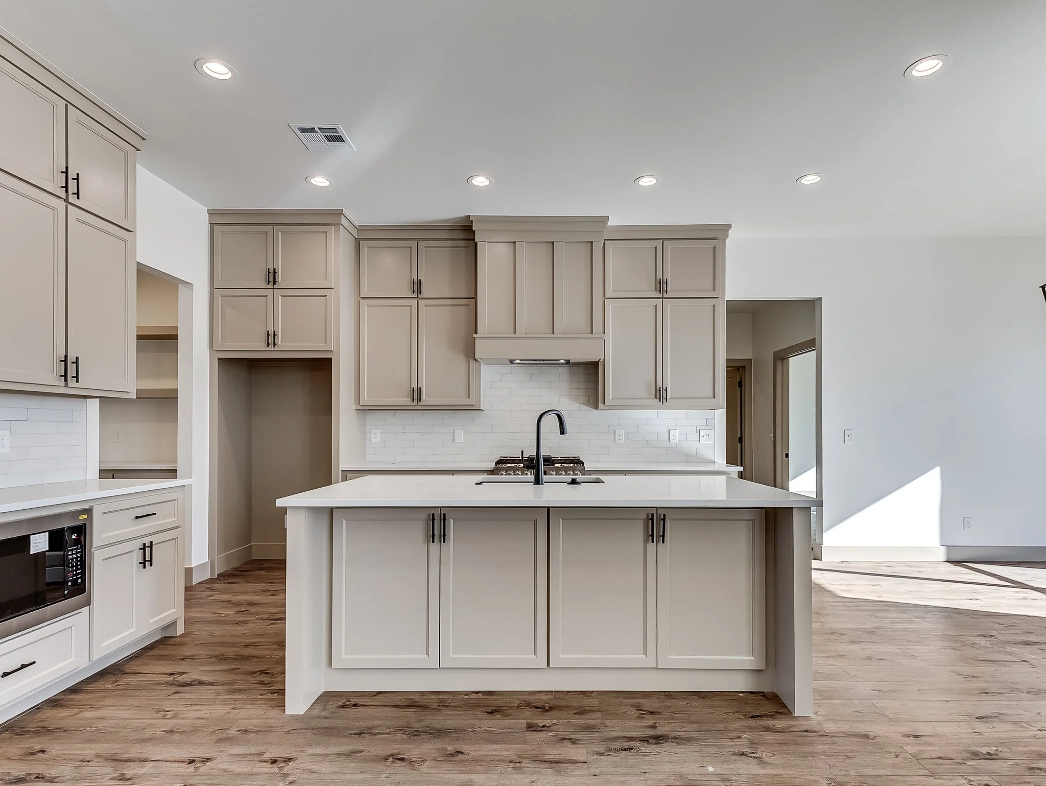 21200 Reserve Circle-21.jpg