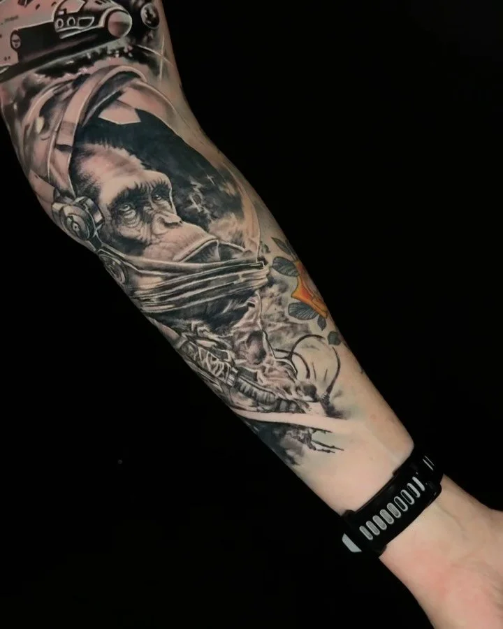 Always love doing pieces that are super cool and &ldquo; out of this world &ldquo; 
10hrs to finish this entire inner arm and I couldn&rsquo;t be happier 

DM FOR INQUIRIES AND BOOKINGS 
Or head over to the website www.newrealmtattoo.com 
and fill ou
