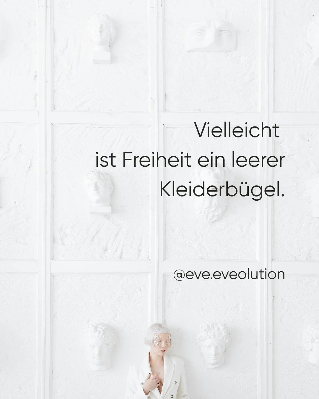 Manchmal stehen wir vor unserem Kleiderschrank&hellip;
und merken: 

Es geht hier l&auml;ngst nicht mehr um Kleidung.
Da h&auml;ngt das Kleid, das &bdquo;f&uuml;r sp&auml;ter&ldquo; gedacht war.
Die Hose, in die wir &bdquo;wieder reinpassen wollten&l
