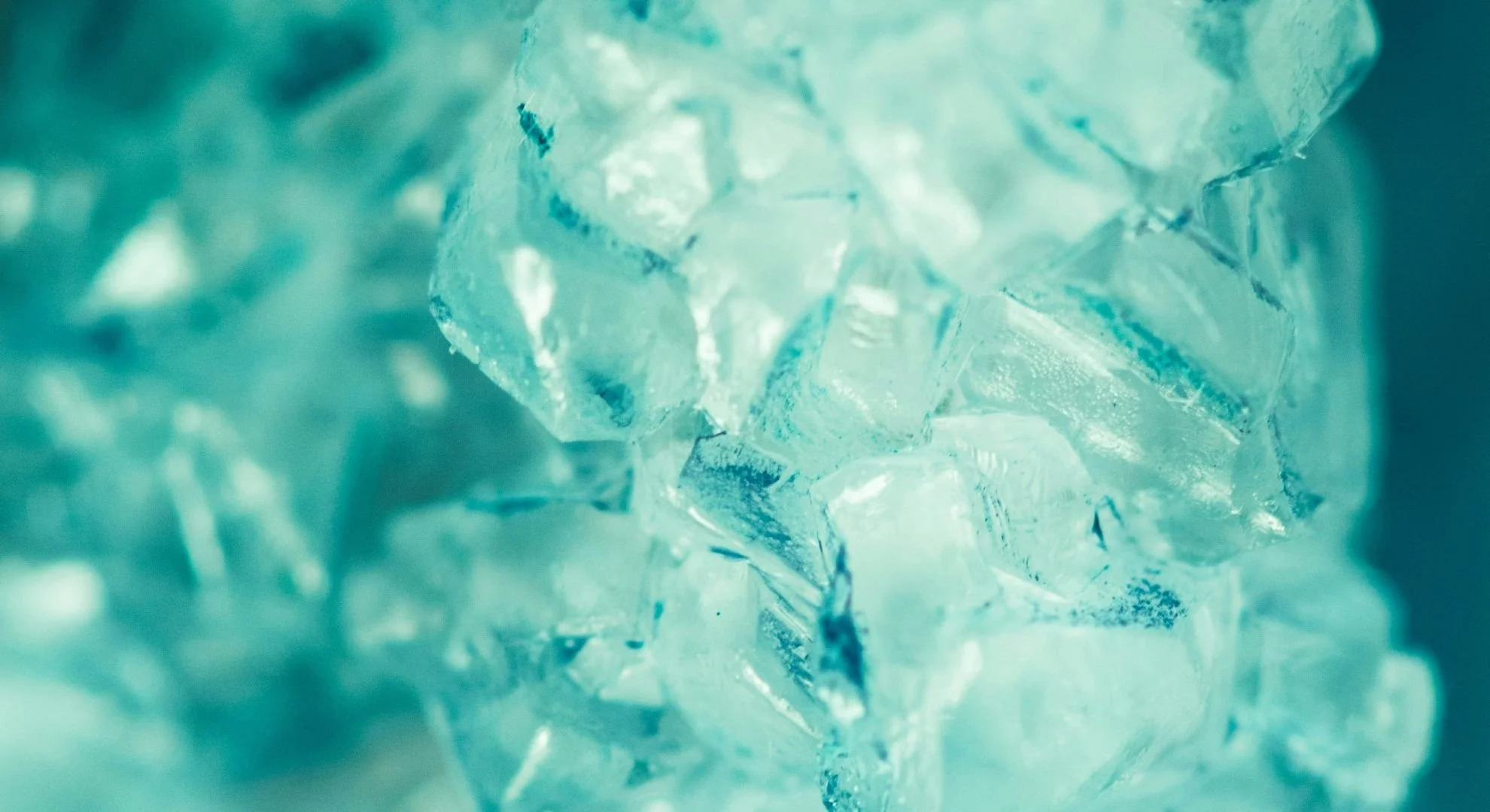 close-up picture of aquamarine crystal