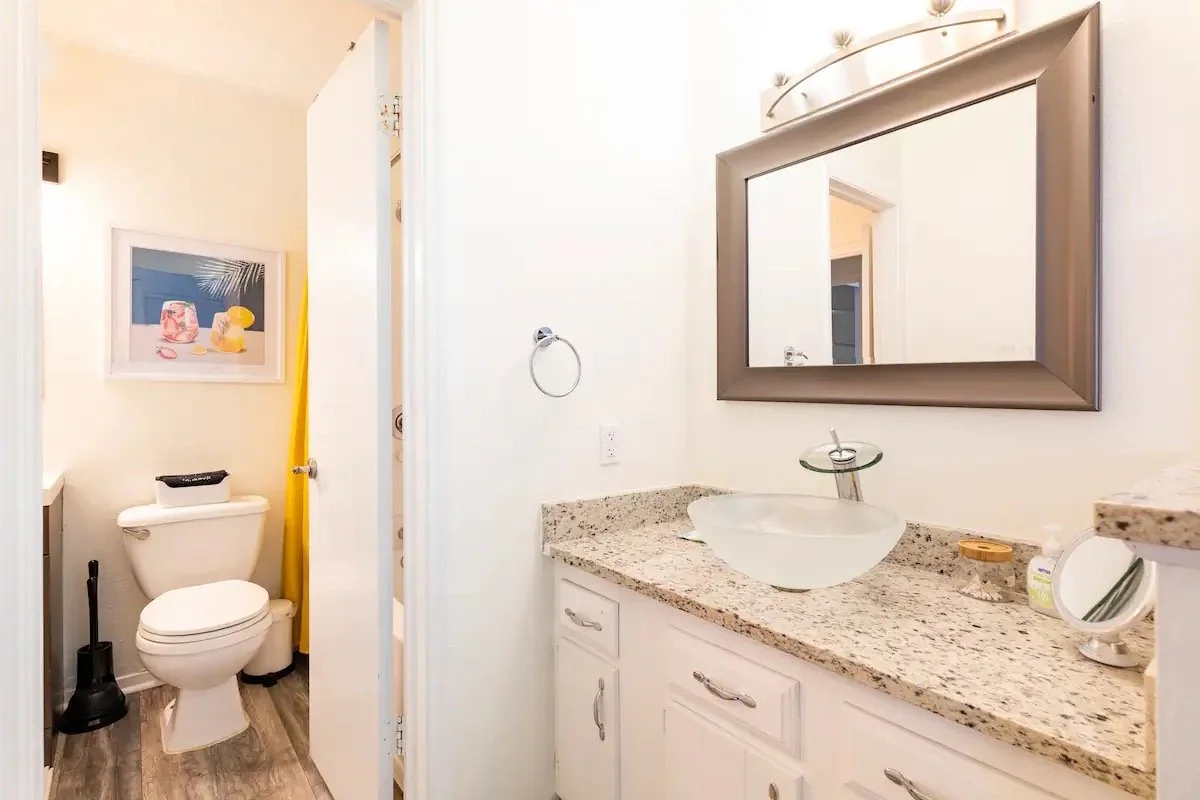 Private Sink Next In King Bedroom